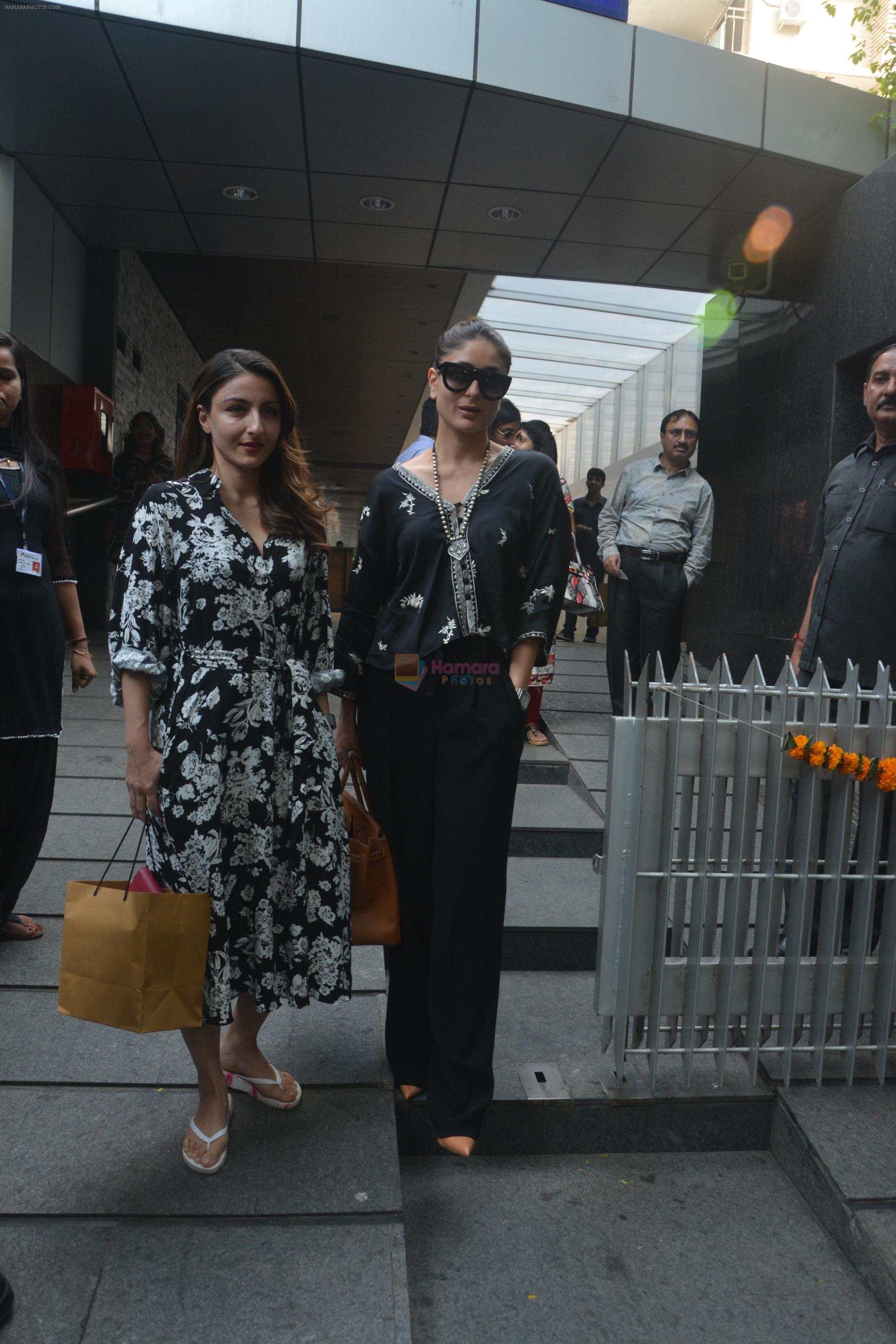 Kareena Kapoor, Soha Ali khan spotted at hakkasan Bandra on 19th Oct 2018
