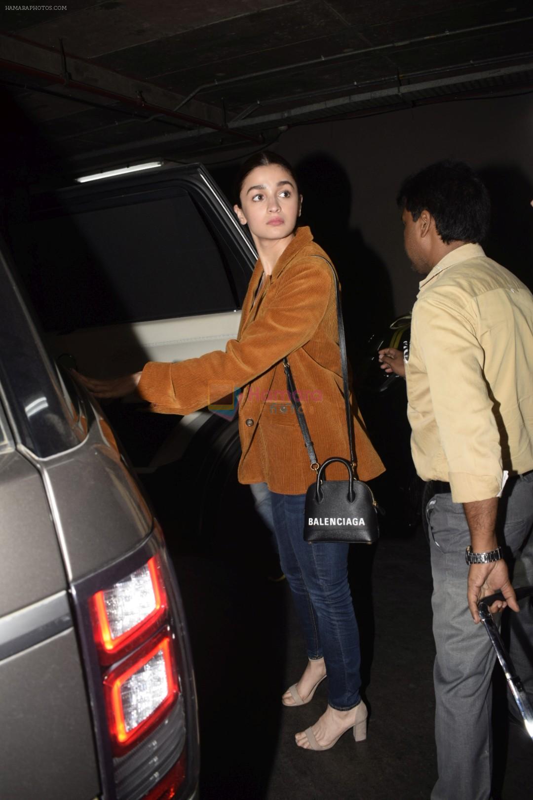 Alia Bhatt spotted at airport on 11th Nov 2018