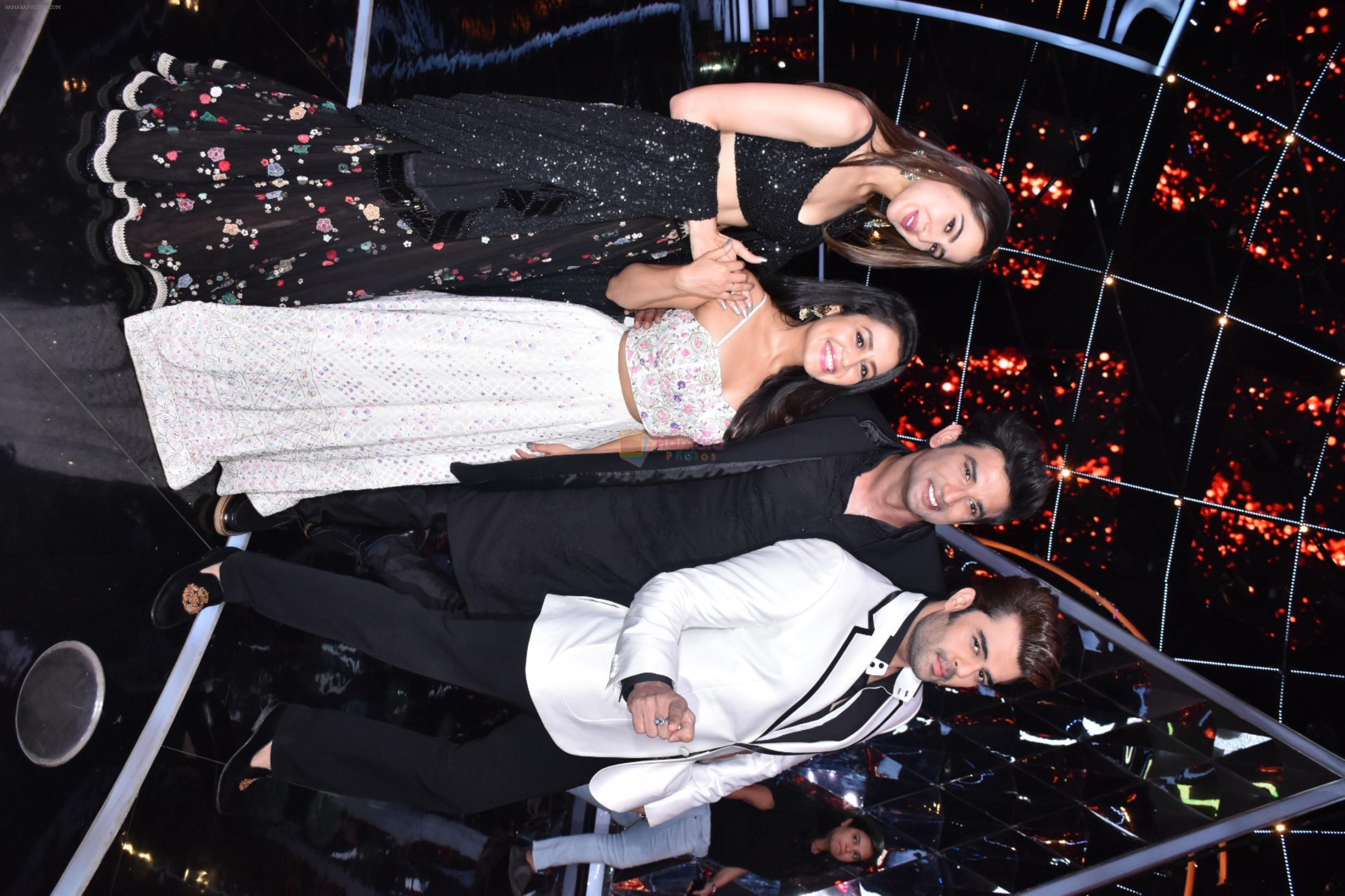 Sara ali khan, Sushant singh Rajput, Neha Kakkar, Manish Paul  at Indian Idol 10 on 12th Nov 2018