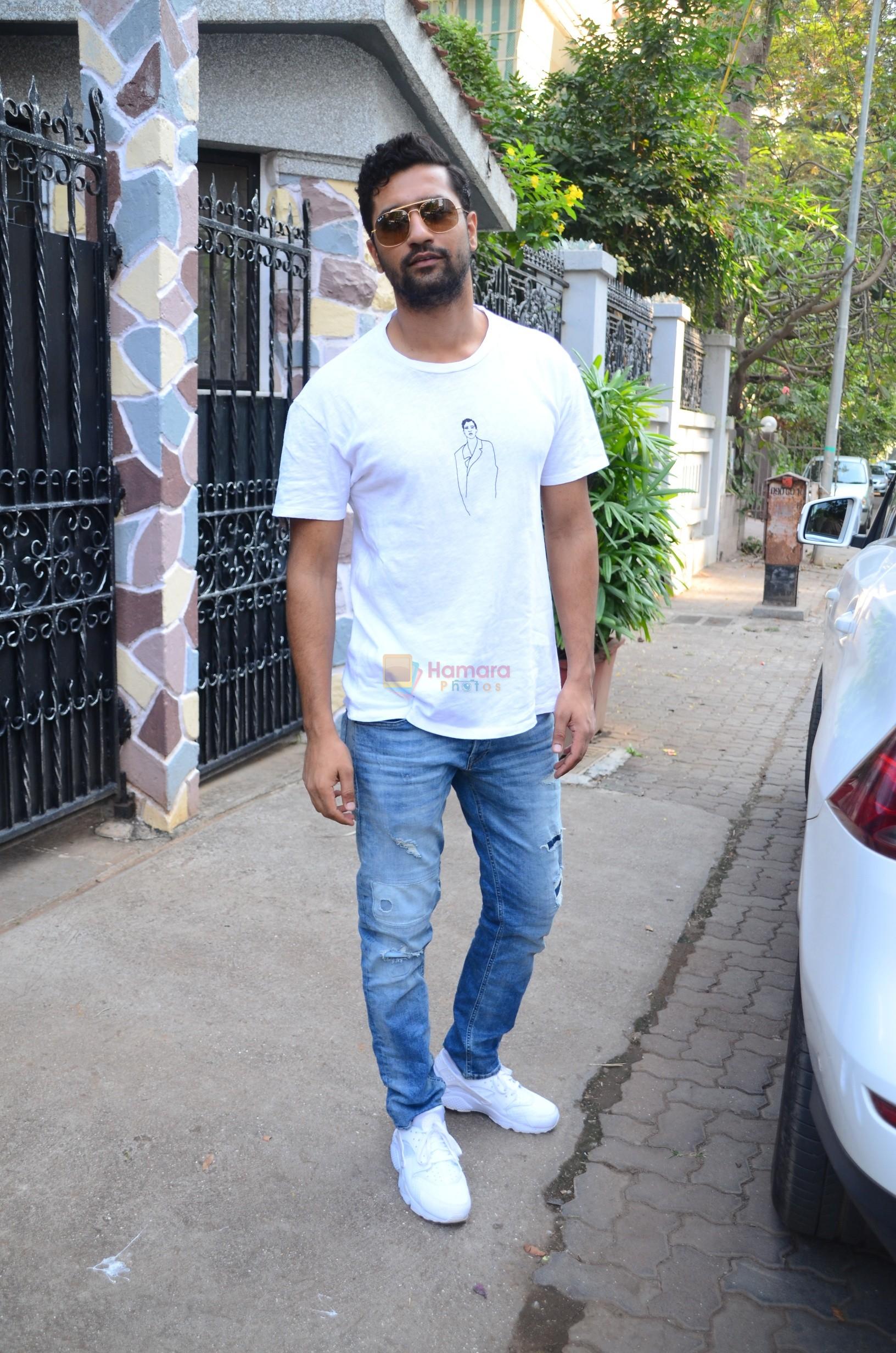 Vicky Kaushal spotted at bandra on 11th Nov 2018