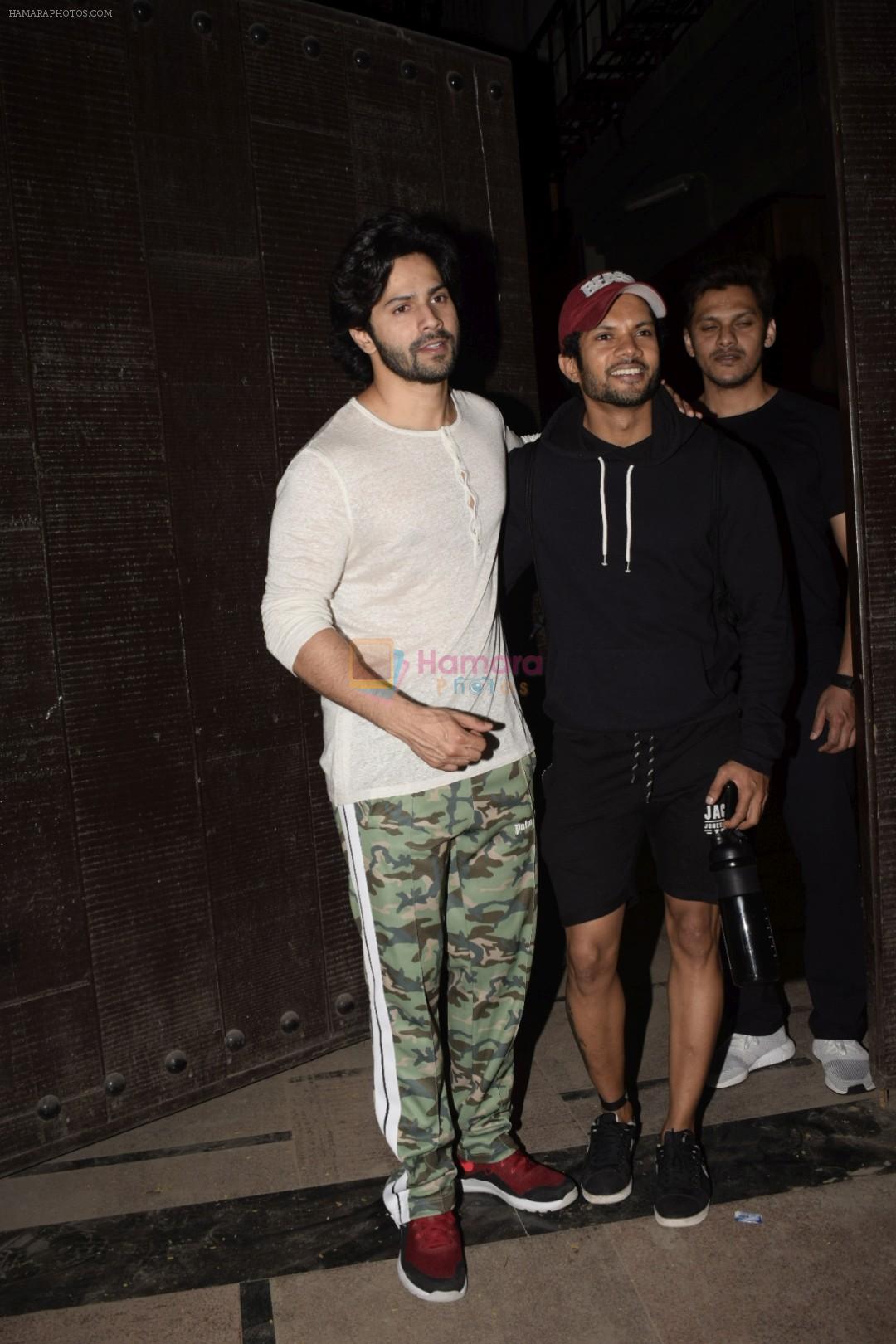 Varun Dhawan Spotted At Gym In Juhu on 14th Nov 2018