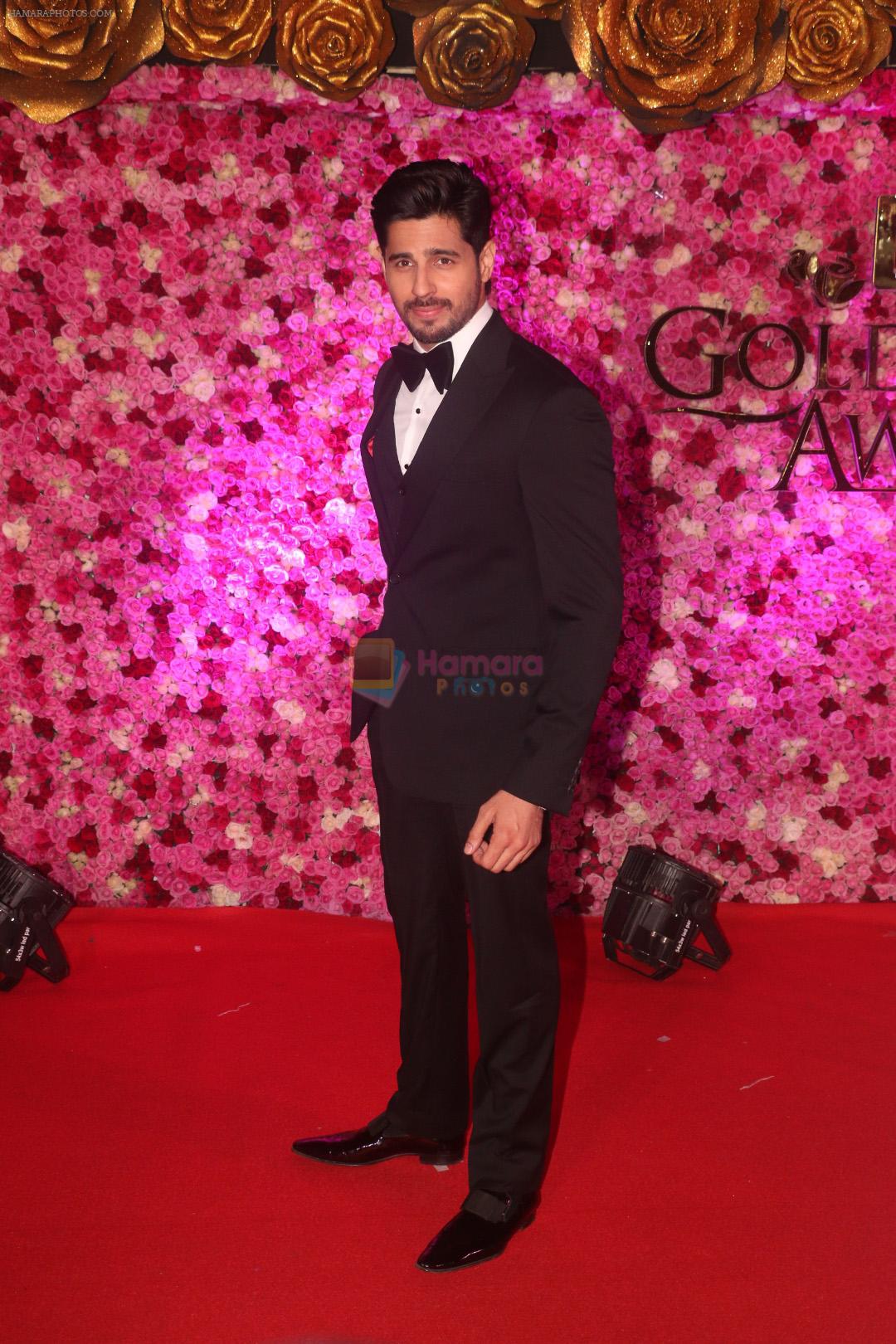 Sidharth Malhotra at the Red Carpet of Lux Golden Rose Awards 2018 on 18th Nov 2018