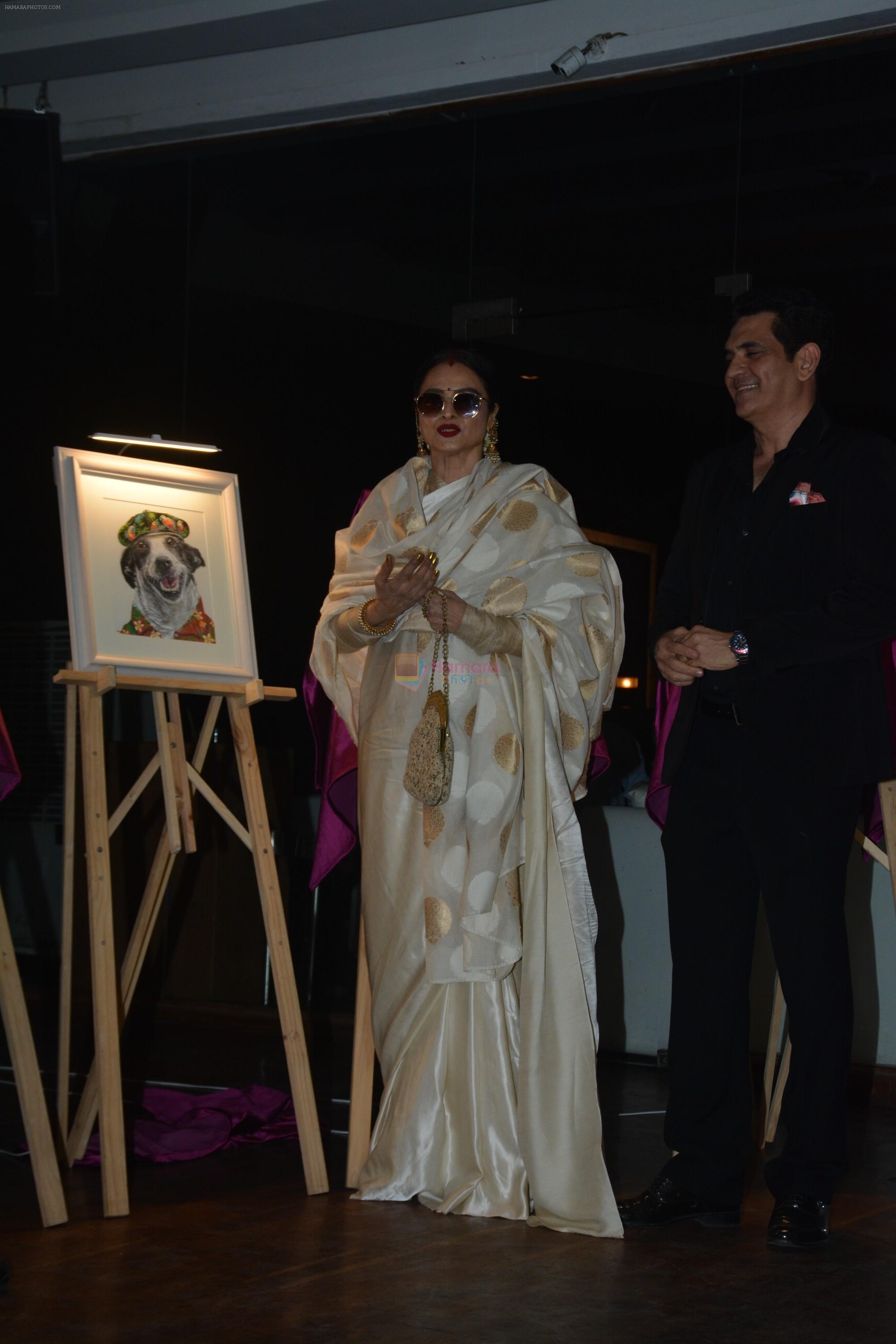 Rekha at the launch of Hand Painted Animal Calendar By Filmmaker Omung Kumar on 21st Nov 2018