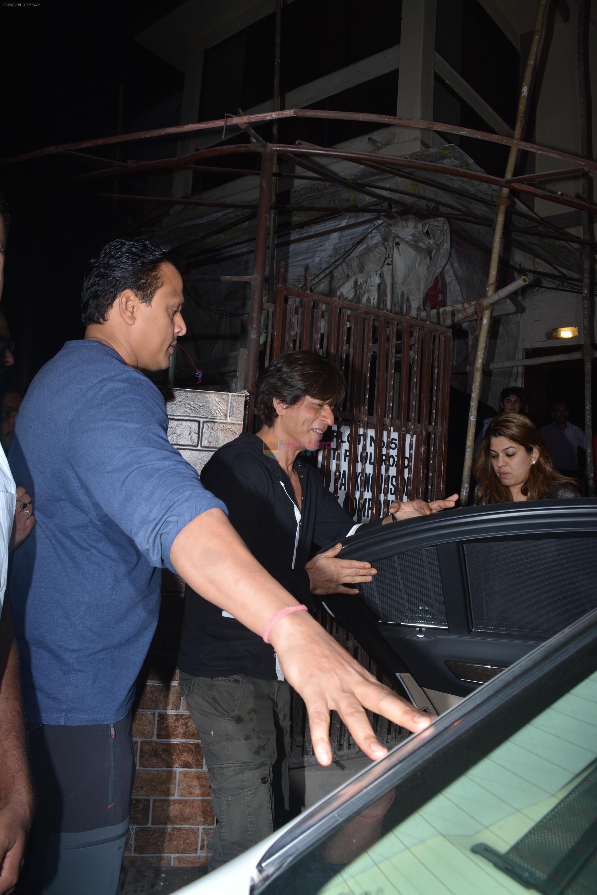 Shahrukh Khan spotted at a dubbing studio in bandra on 28th Nov 2018