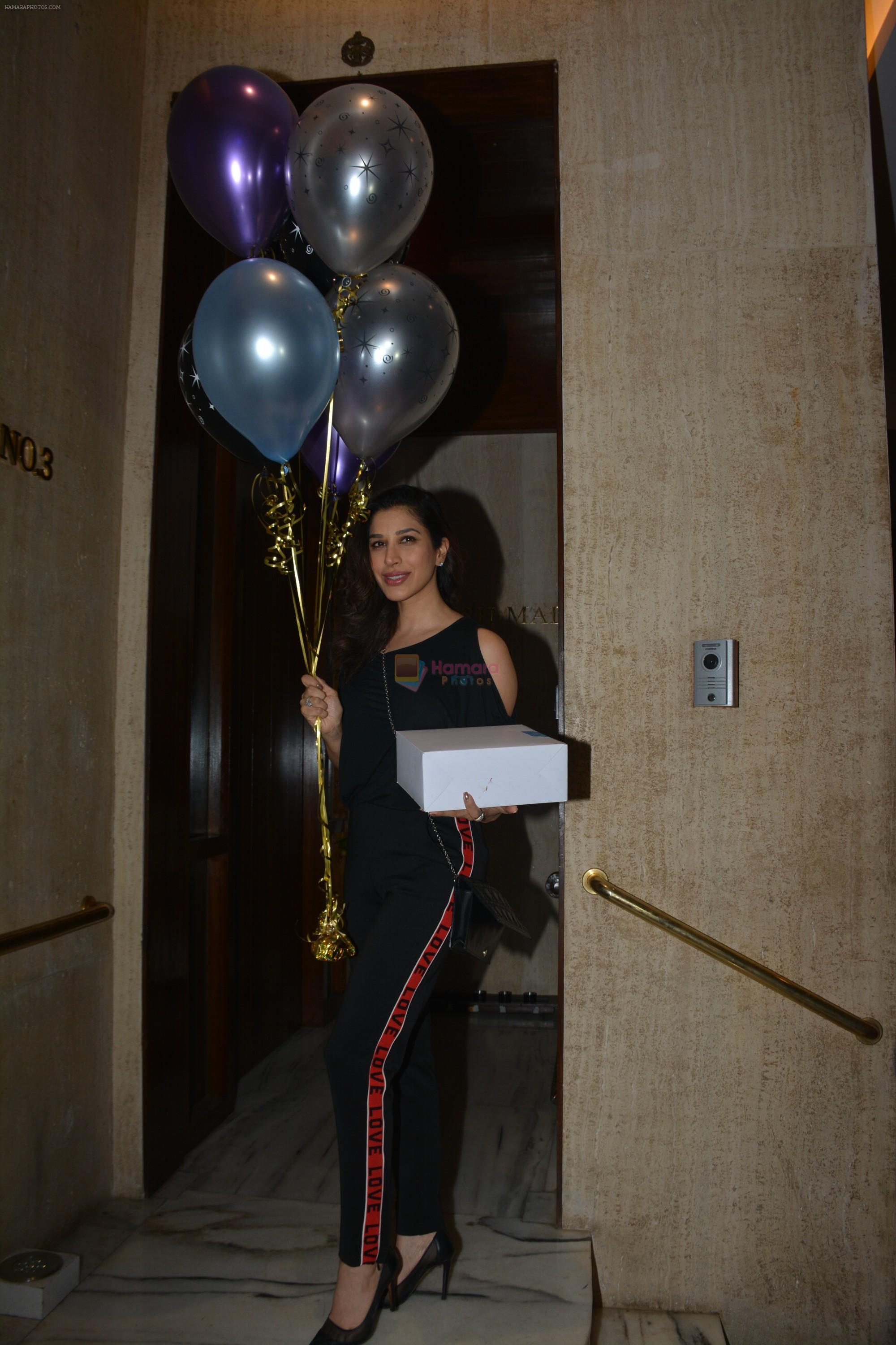 Sophie Choudry at Manish Malhotra's birthday party at his bandra residence on 4th Dec 2018