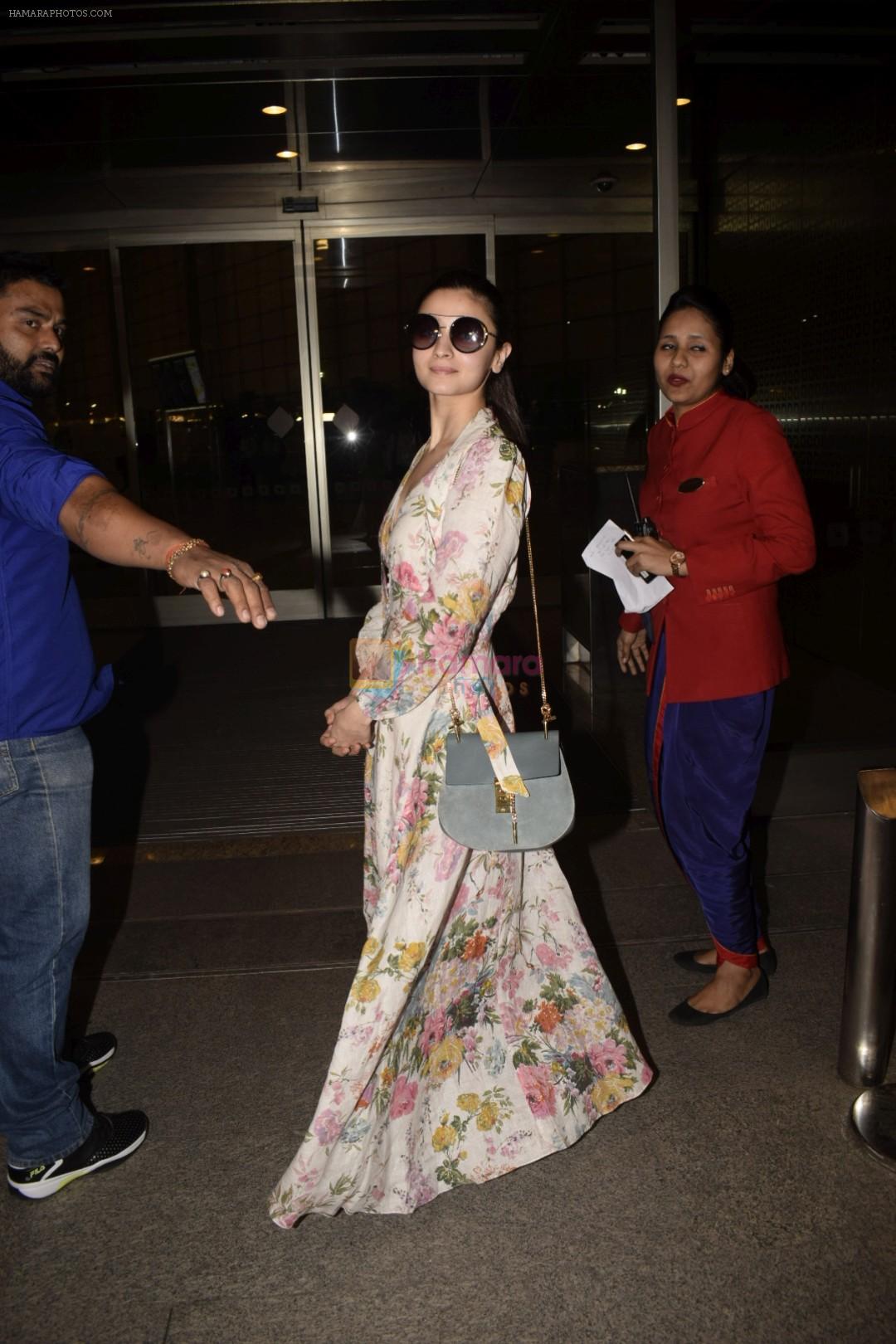 Alia Bhatt Spotted At Airport on 9th Dec 2018