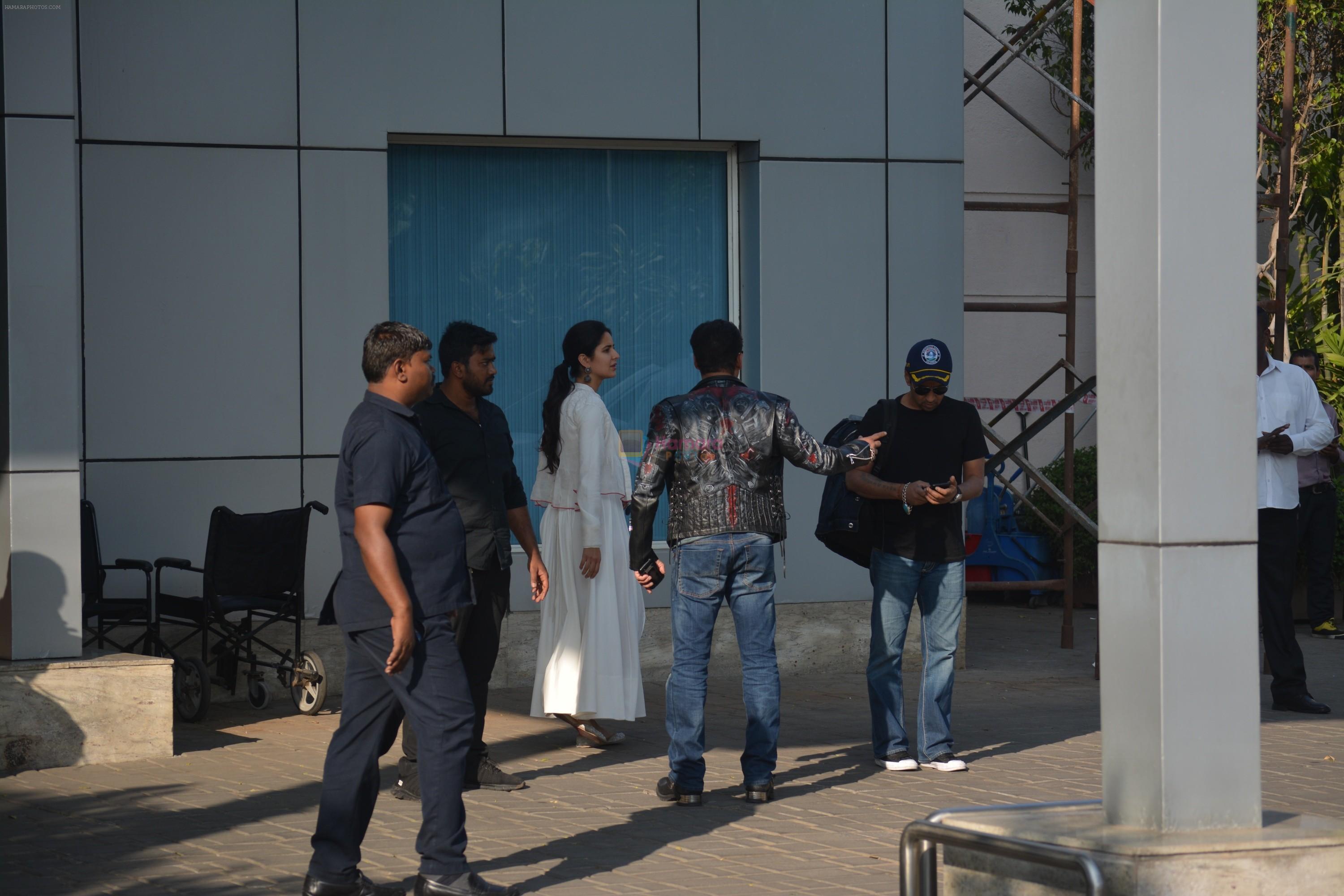 Salman Khan, Katrina Kaif Spotted At Airport on 9th Dec 2018