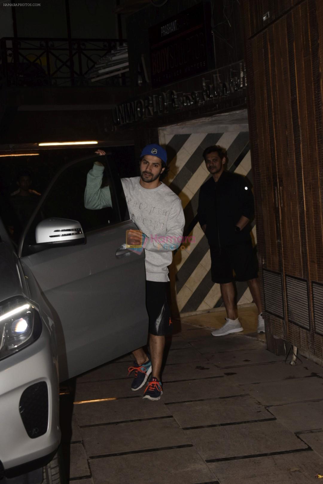 Varun Dhawan Spotted At Spotted At Gym Juhu on 11th Dec 2018