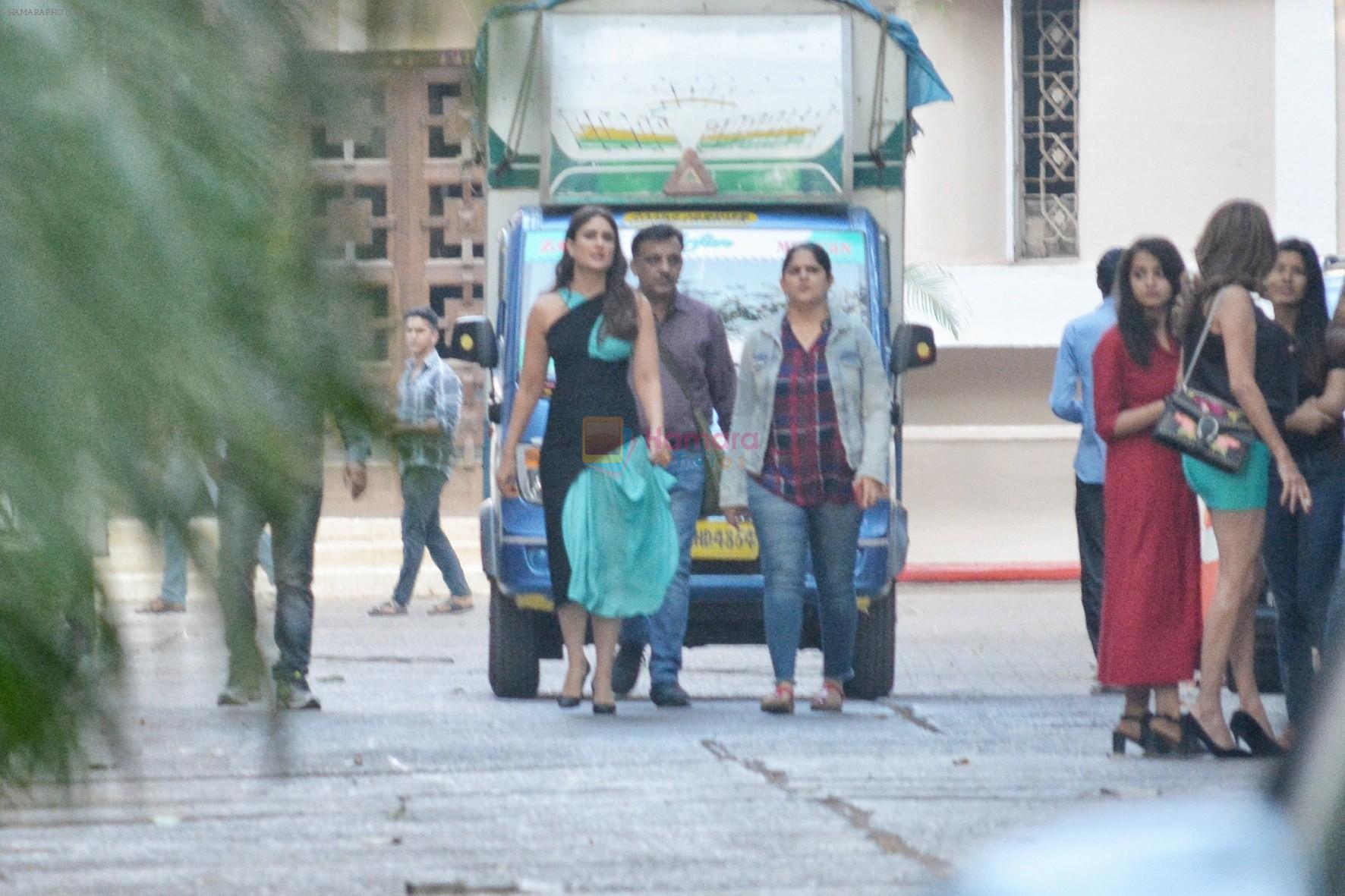 Kareena Kapoor, Taimur spotted at Mehboob Studio in bandra on 11th Dec 2018