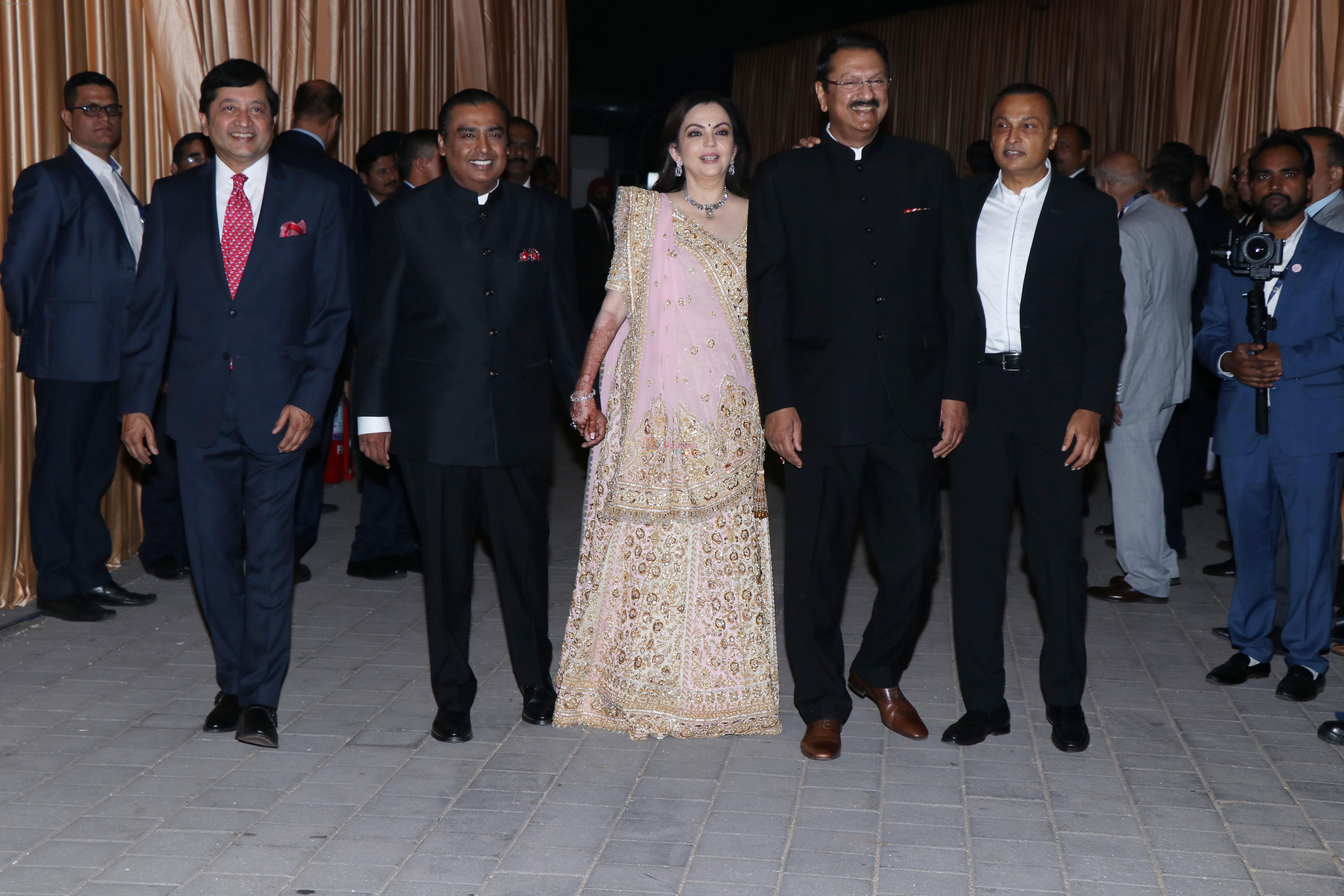 Nita Ambani, Mukesh Ambani  at Isha Ambani & Anand Piramal wedding reception in jio garden bkc on 15th Dec 2018