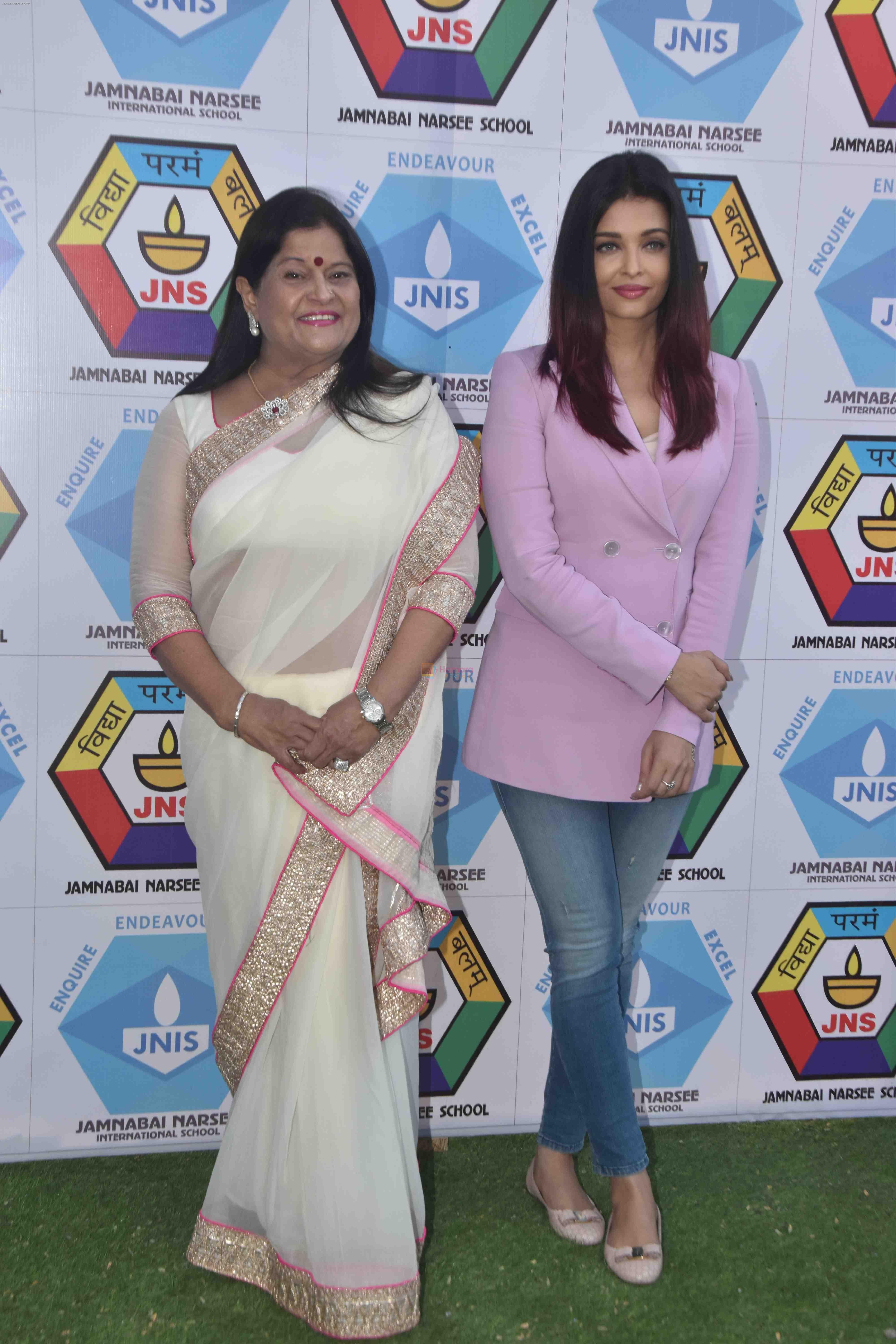 Aishwarya Rai Bachchan at the Annual Sports Meet for the Special Children hosted by Narsee Monjee Educational Trust on 17th Dec 2018