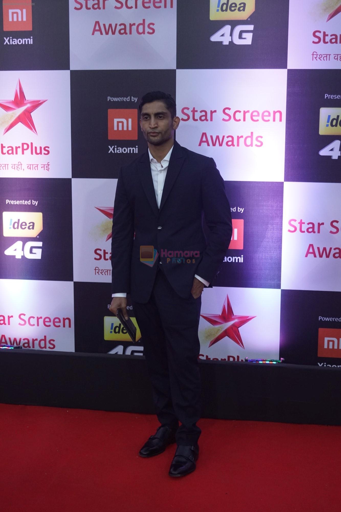 at Red Carpet of Star Screen Awards 2018 on 16th Dec 2018