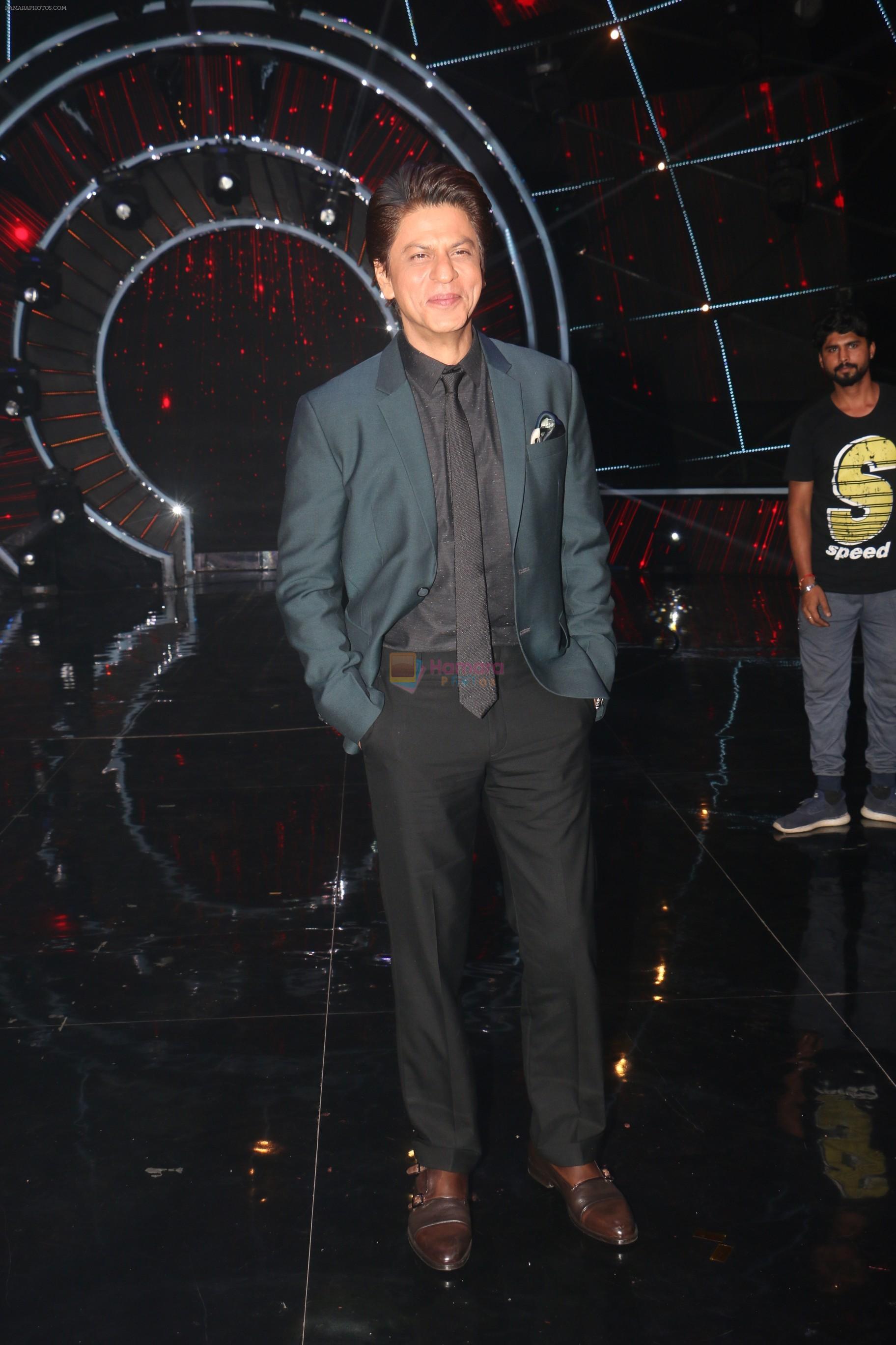 Shah Rukh Khan with team Zero on the sets of Indian Idol Grand Finale in Yashraj Studio, Andheri on 19th Dec 2018