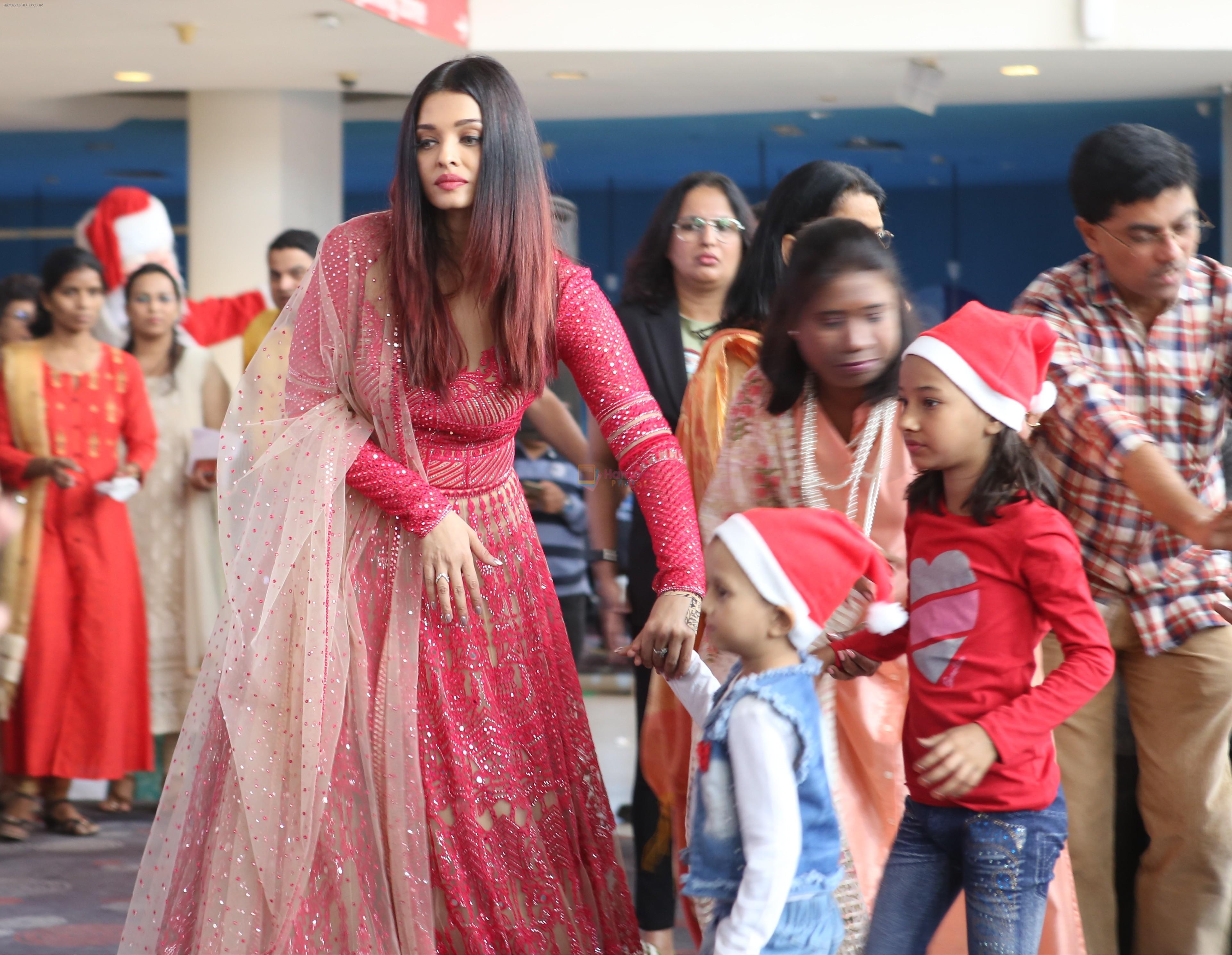 Aishwarya Rai Bachchan celebrates Christmas with Cancer patients in Carnival cinemas in Wadala on 25th Dec 2018