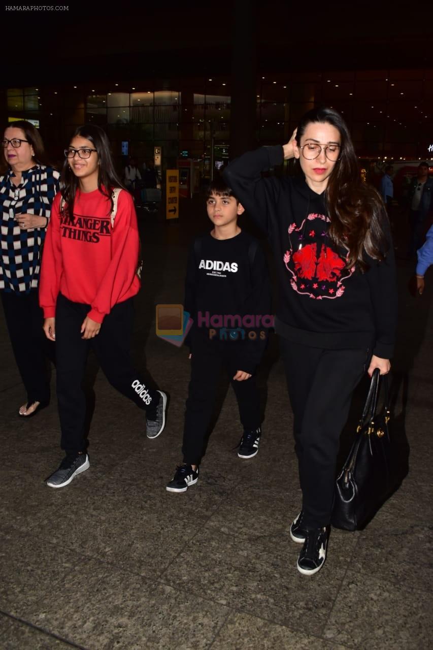 Karishma Kapoor spotted at airport with her family on 2nd Jan 2019