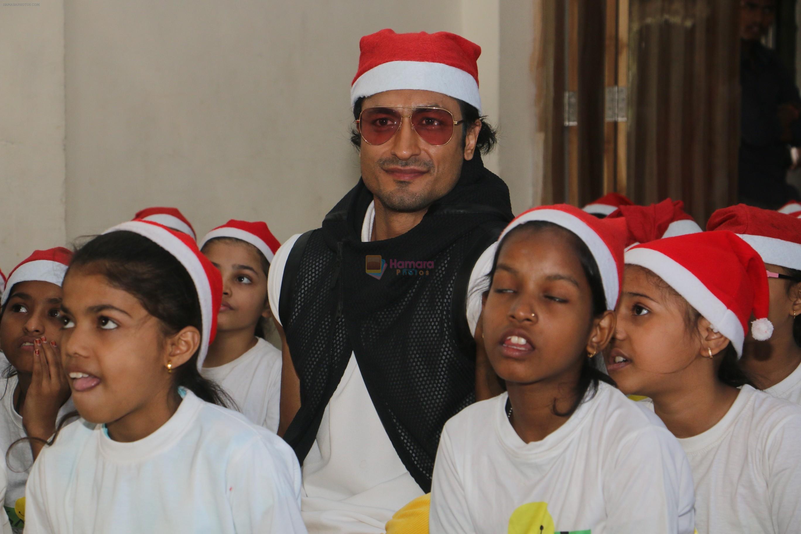 Vidyut Jamwal celebrates christmas with the kids of Smile foundation in andheri on 25th Dec 2018