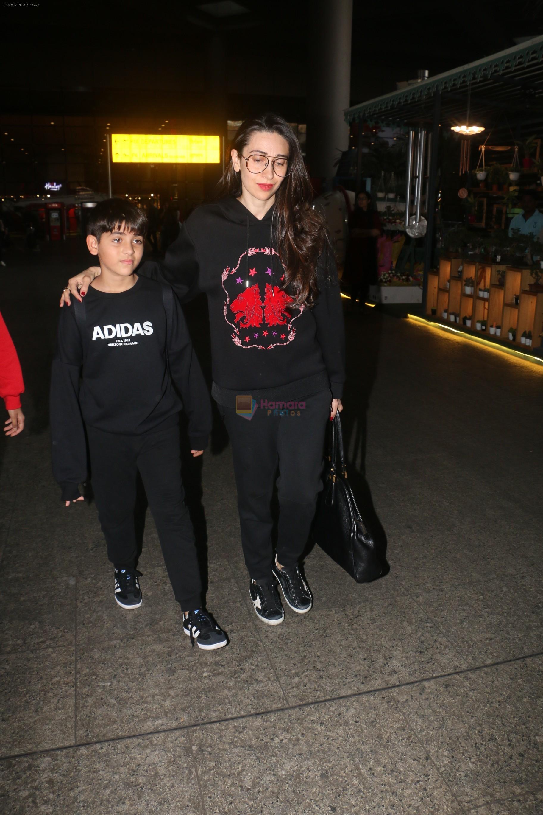 Karisma Kapoor with family spotted at airport in mumbai on 2nd Jan 2019