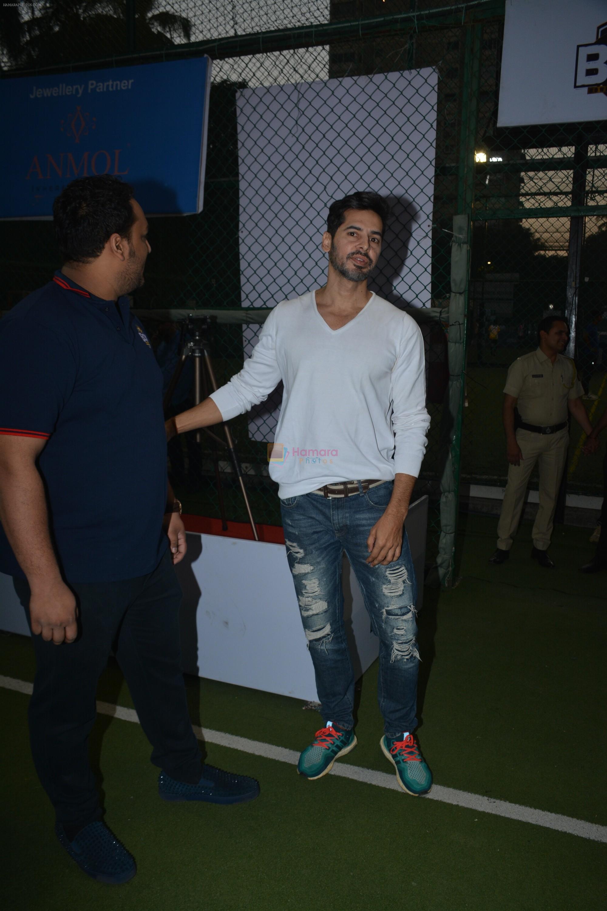 Dino Morea spotted at football ground in bandra on 12th Jan 2019