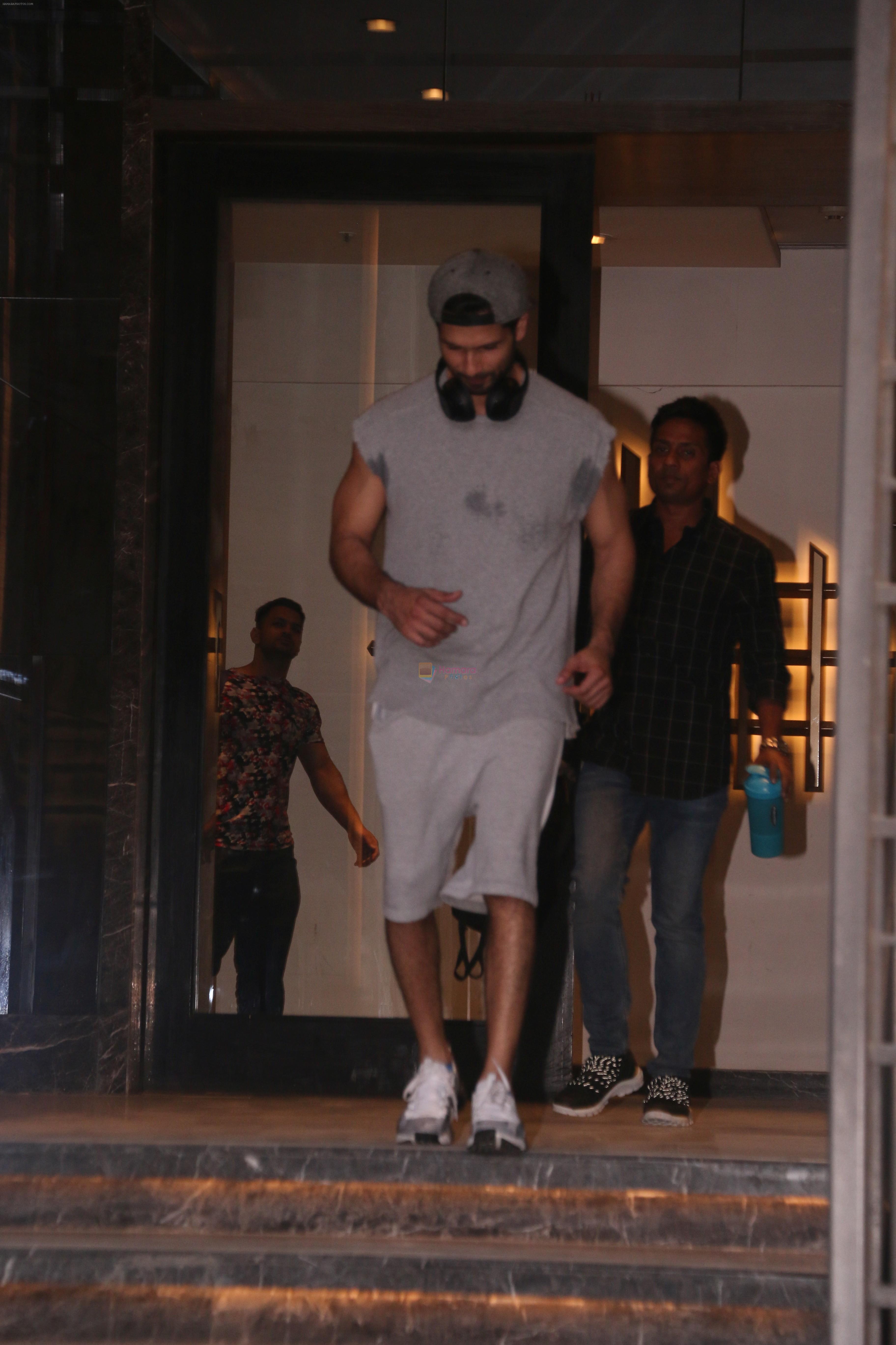 Shahid Kapoor spotted at gym in juhu on 14th Jan 2019