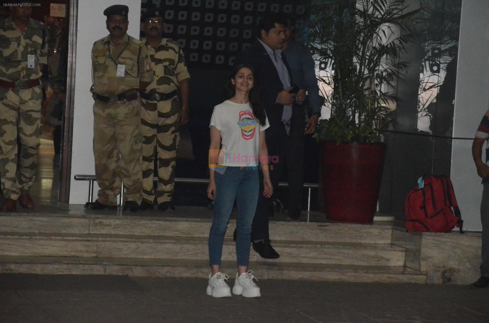 Alia Bhatt spotted at airport on 15th Jan 2019