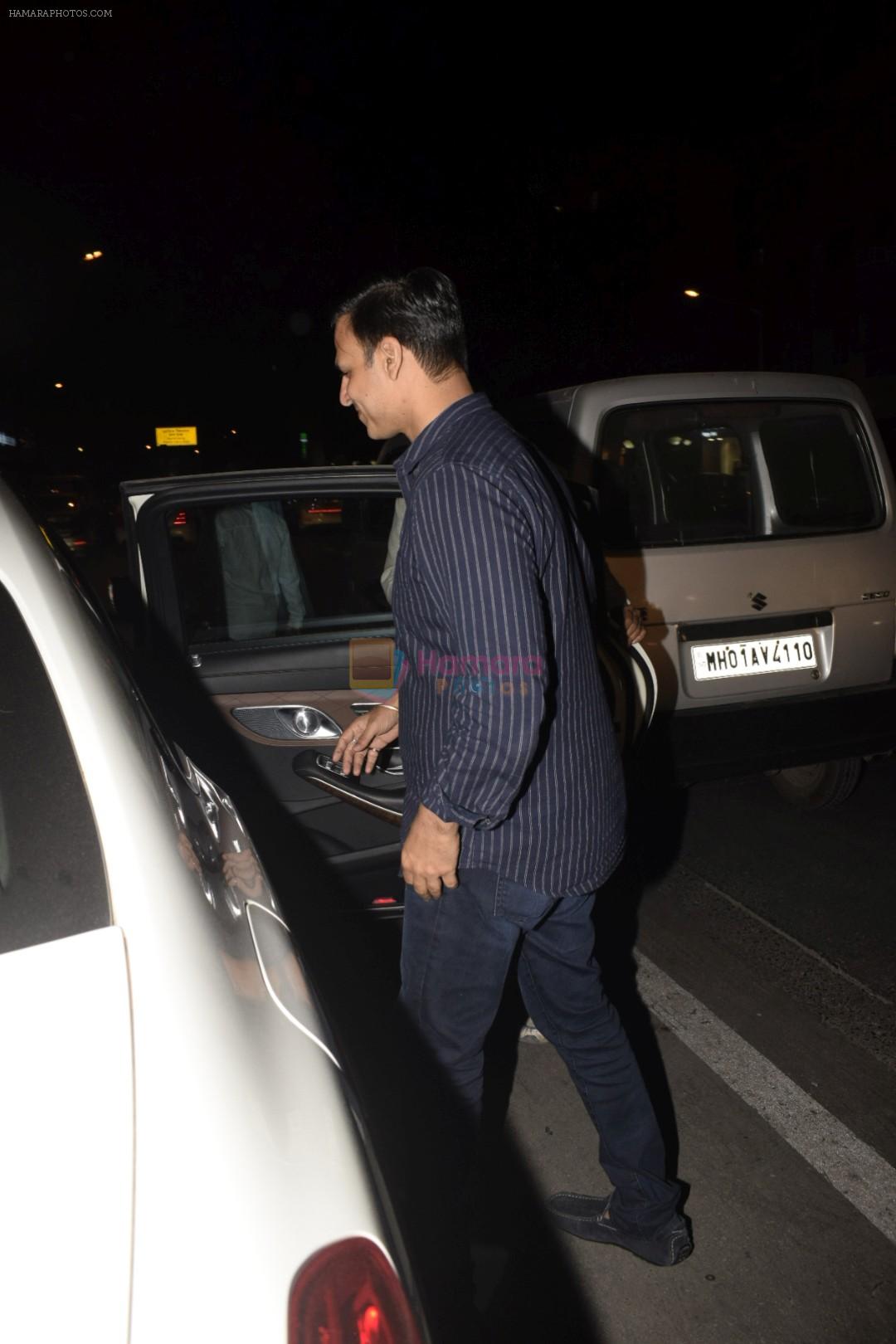 Vivek Oberoi & Wife Spotted At Soho House Juhu on 15th Jan 2019
