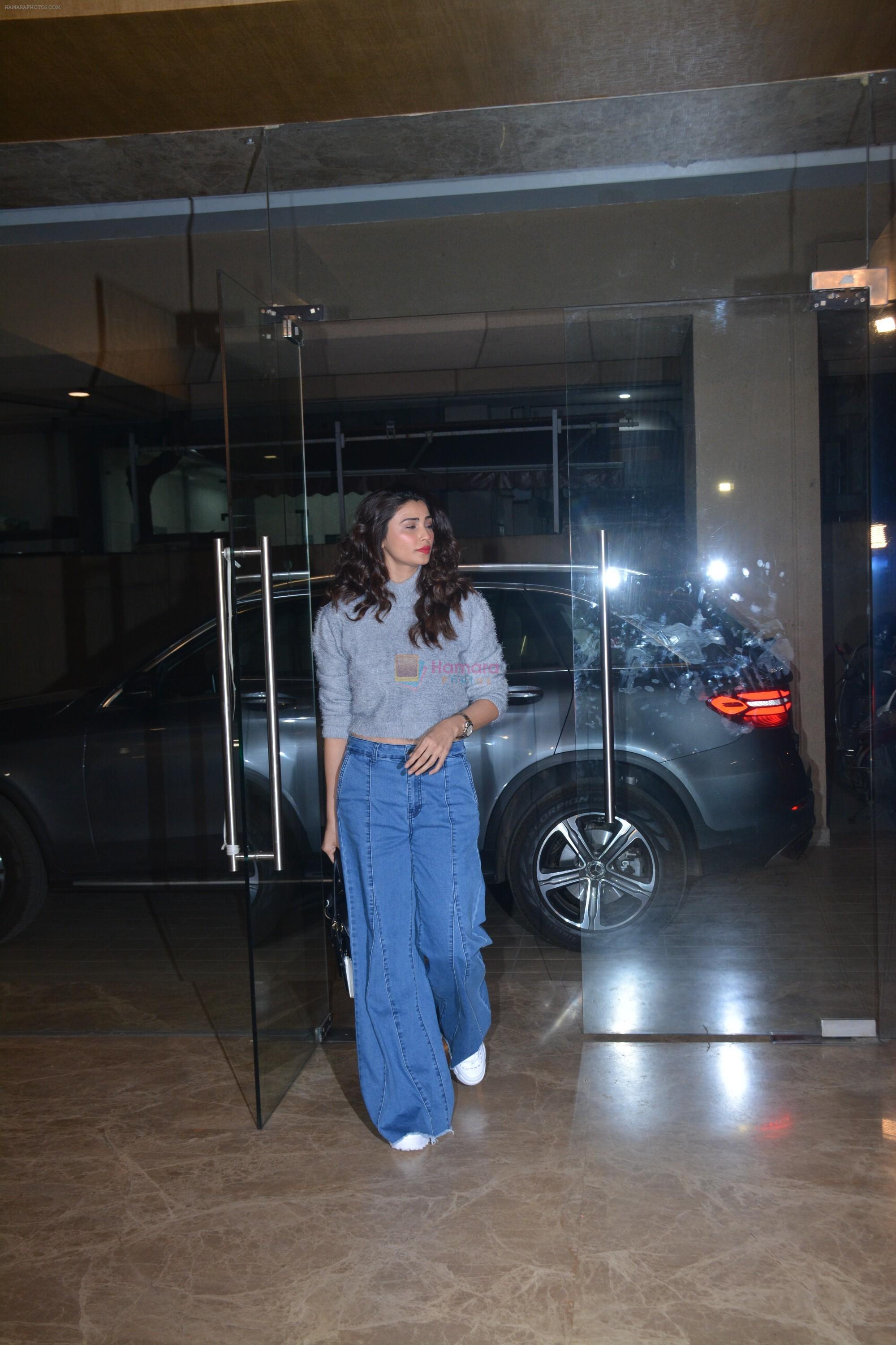 Daisy Shah at Ramesh Taurani's birthday party at his house in khar on 17th Jan 2019