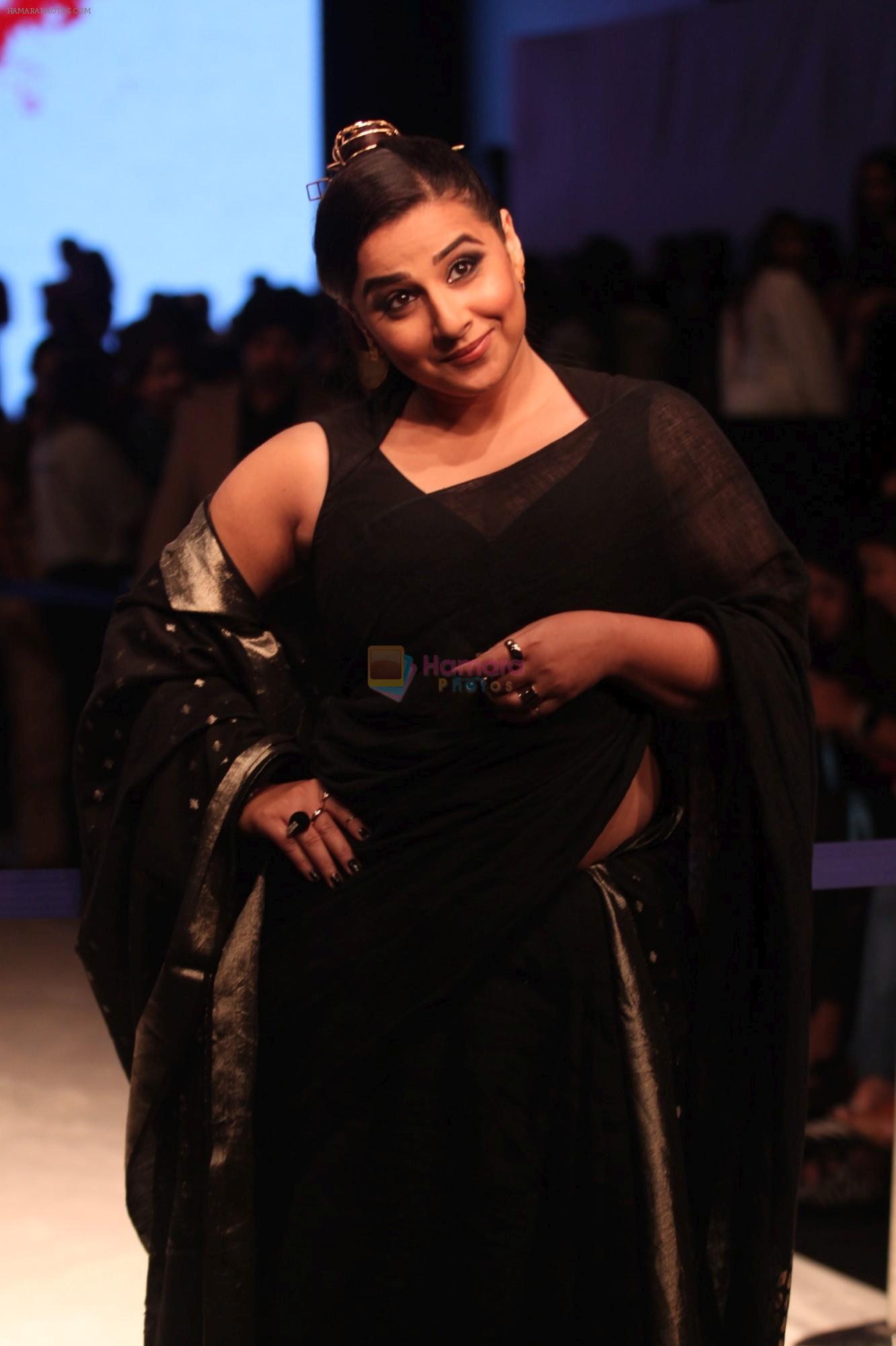 Vidya Balan at Anavila Fashion Show on 2nd Feb 2019