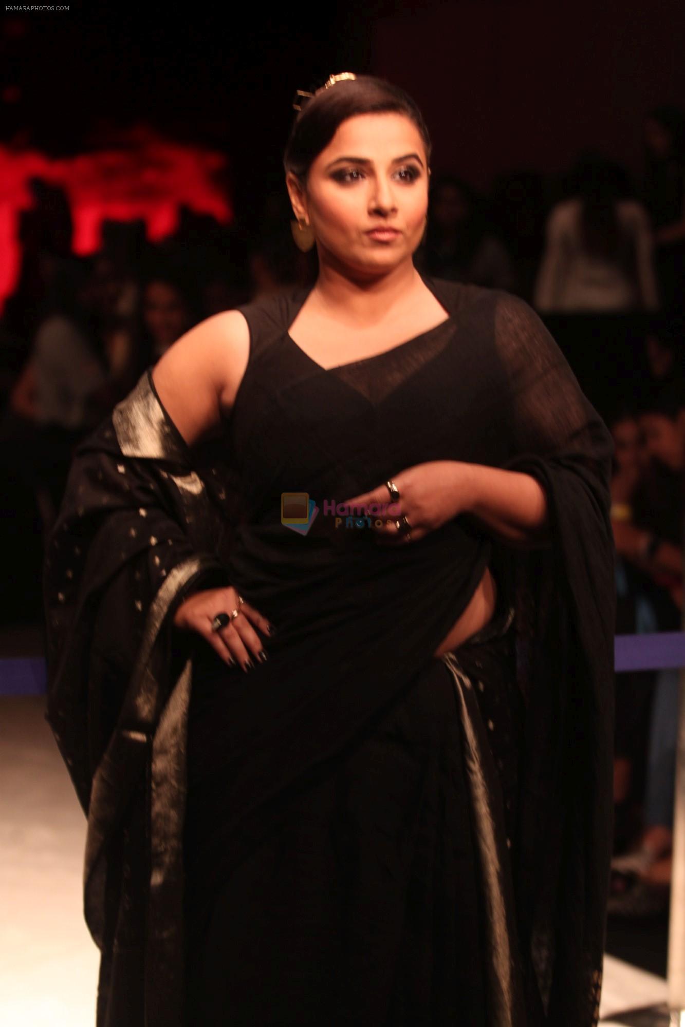 Vidya Balan at Anavila Fashion Show on 2nd Feb 2019