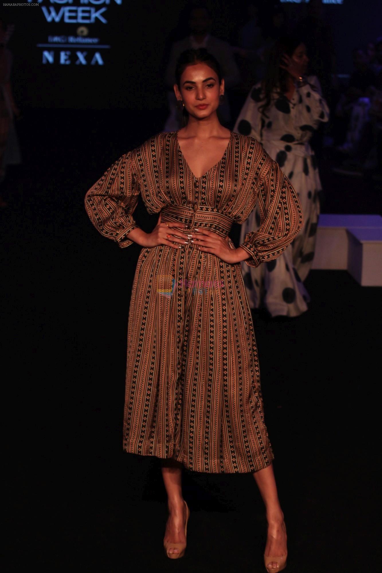 Sonal Chauhan walk the Ramp on Day 5 at Lakme Fashion Week 2019 on 3rd Feb 2019