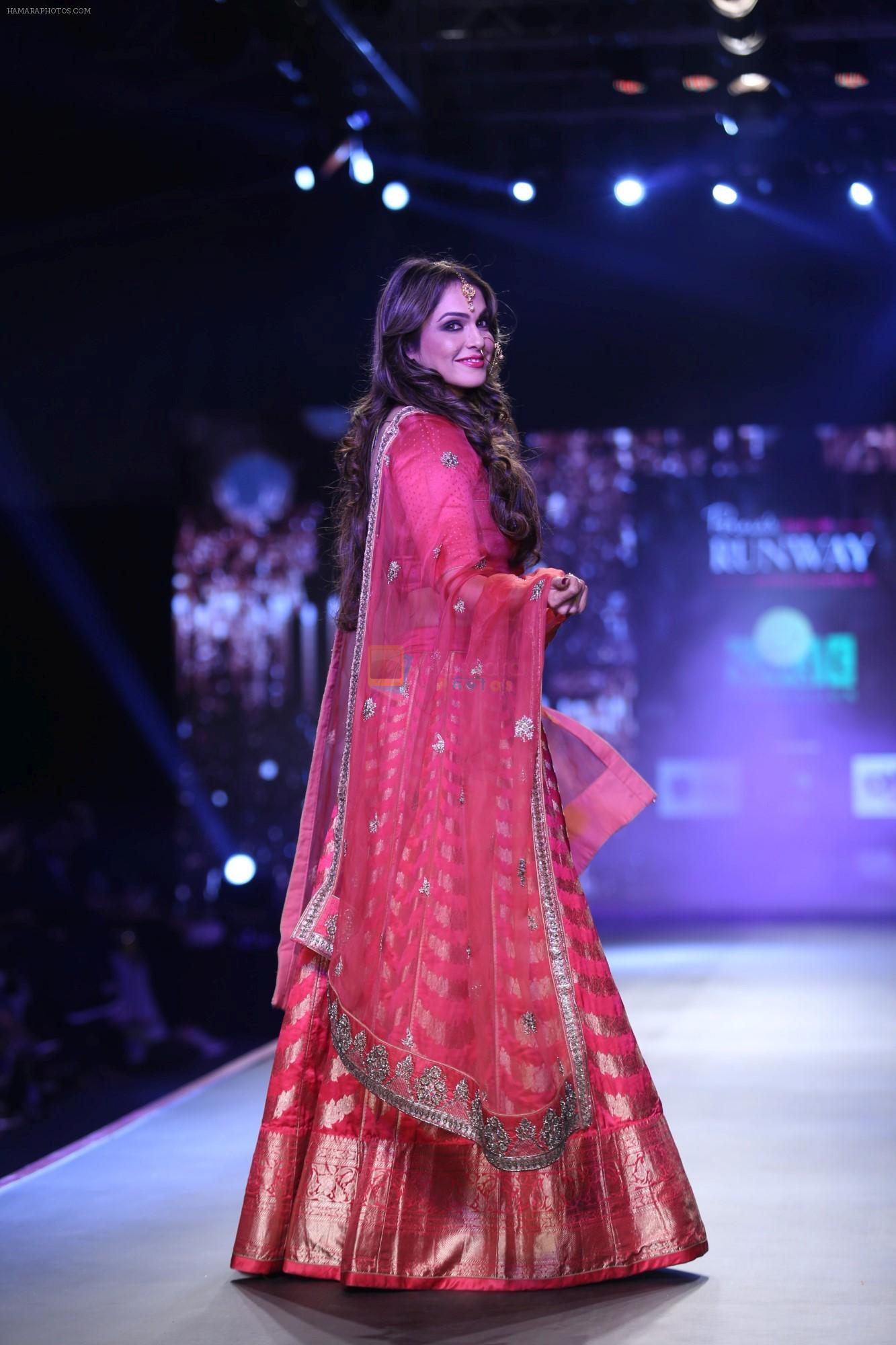 Isha Koppikar at Smile Foundation & Designer Sailesh Singhania fashion show for the 13th edition of Ramp for Champs at the race course in mahalxmi on 13th Feb 2019