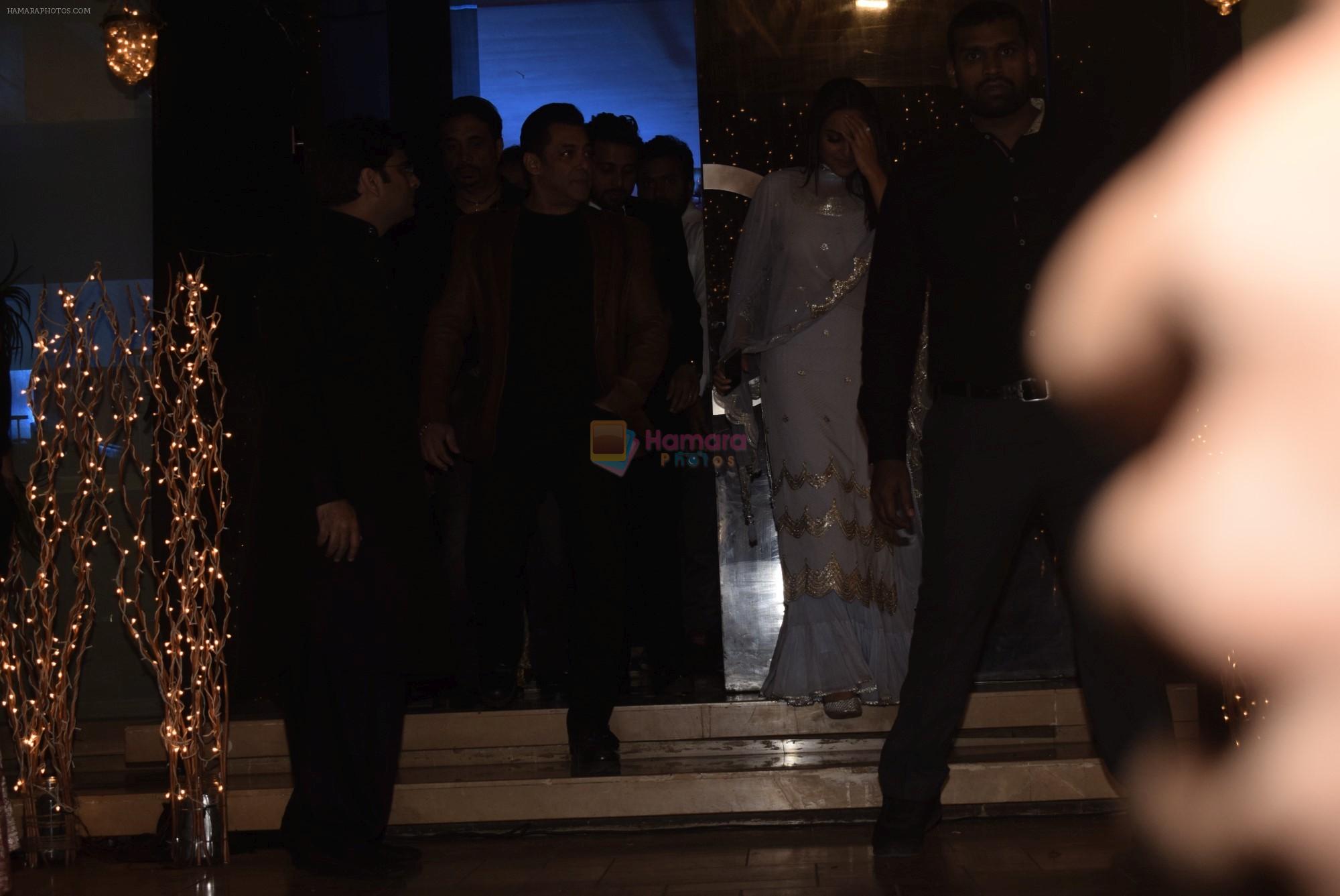 Salman Khan at Sonakshi Sinha's wedding reception in four bungalows, andheri on 17th Feb 2019