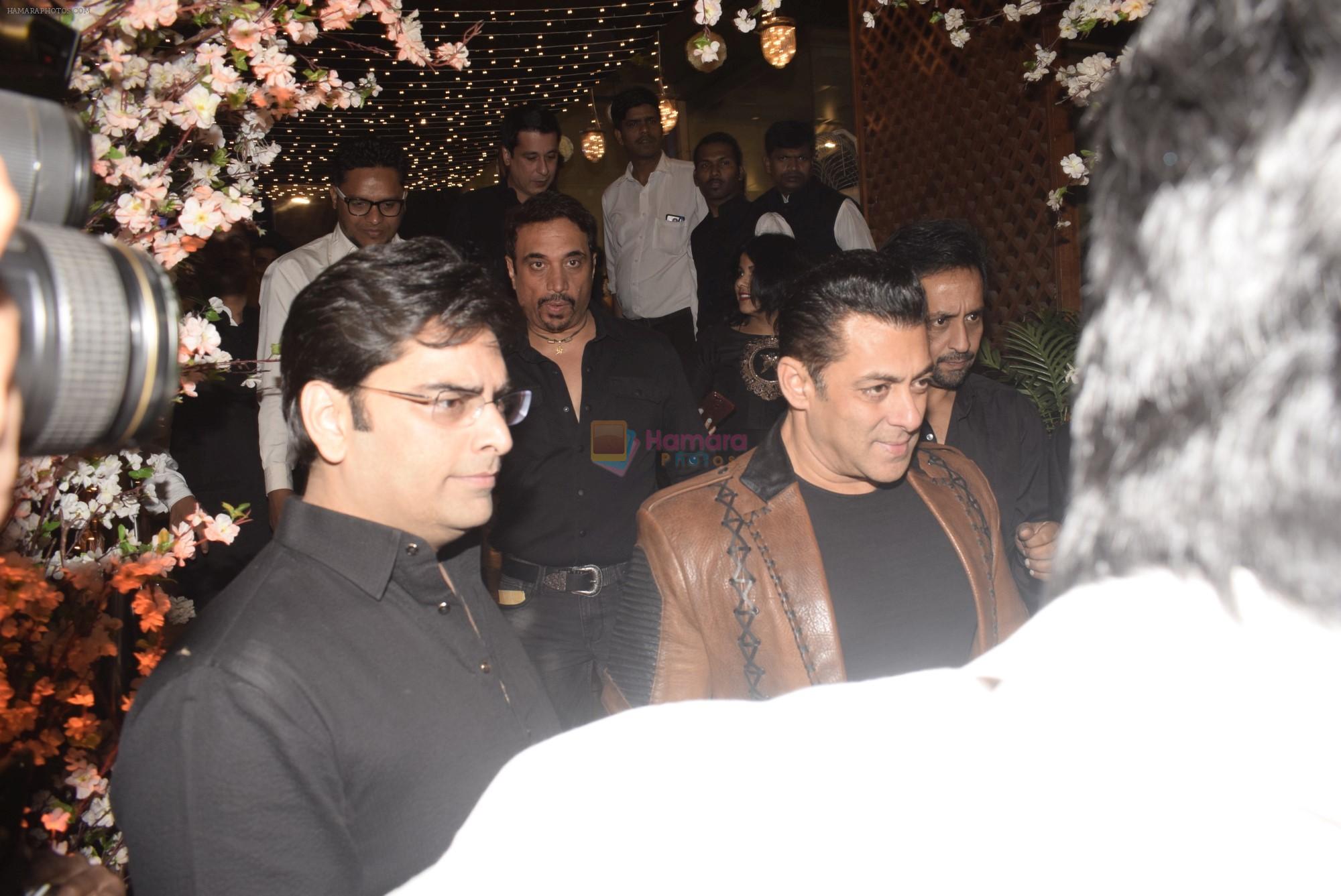 Salman Khan at Sonakshi Sinha's wedding reception in four bungalows, andheri on 17th Feb 2019