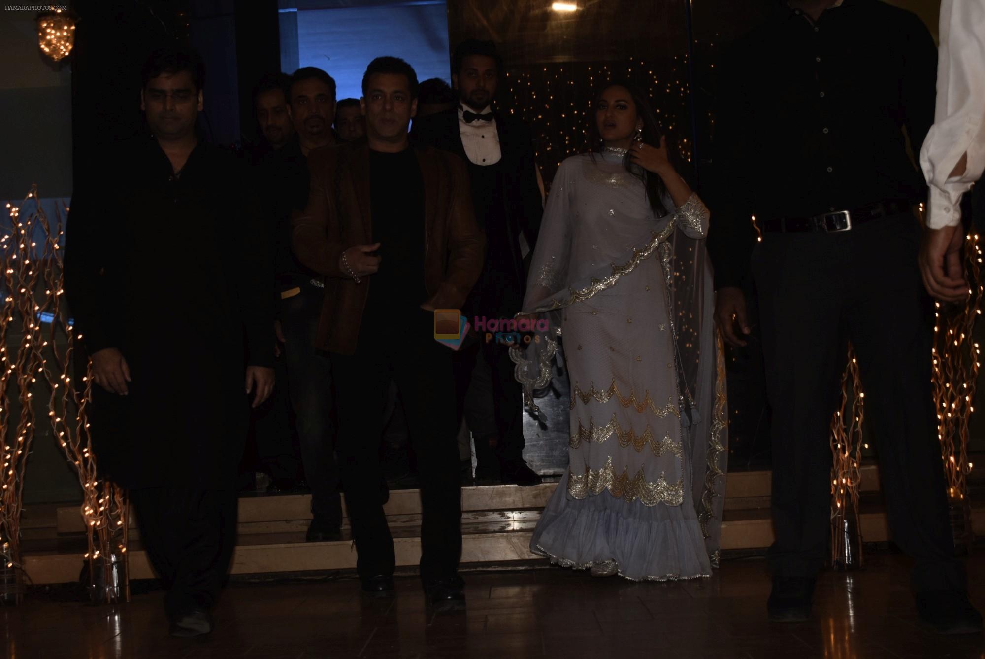 Salman Khan at Sonakshi Sinha's wedding reception in four bungalows, andheri on 17th Feb 2019