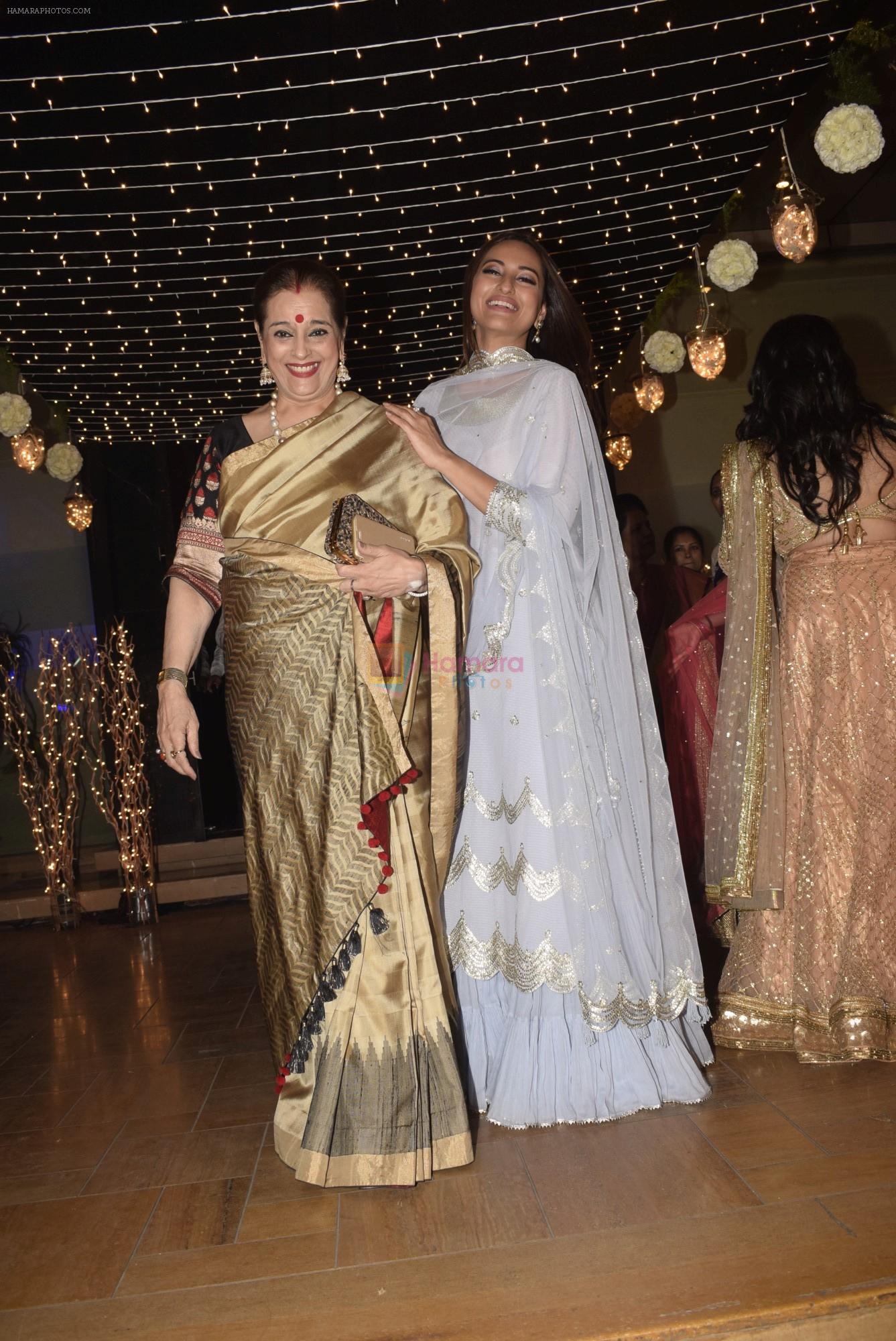 Poonam Sinha at Sonakshi Sinha's wedding reception in four bungalows, andheri on 17th Feb 2019