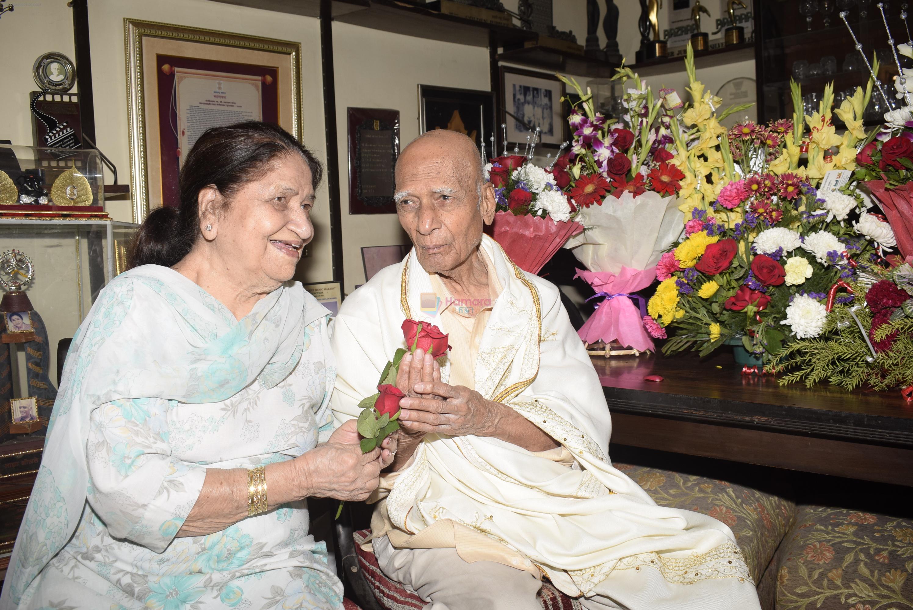 Khayyam birthday celebration at his home in Juhu on 19th Feb 2019