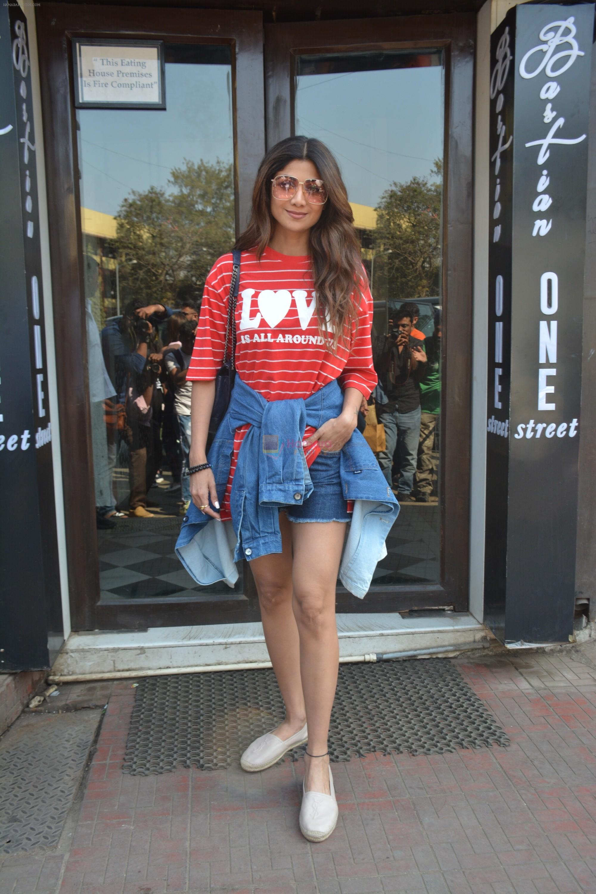 Shilpa Shetty with family spotted at Bastian bandra on 21st Feb 2019