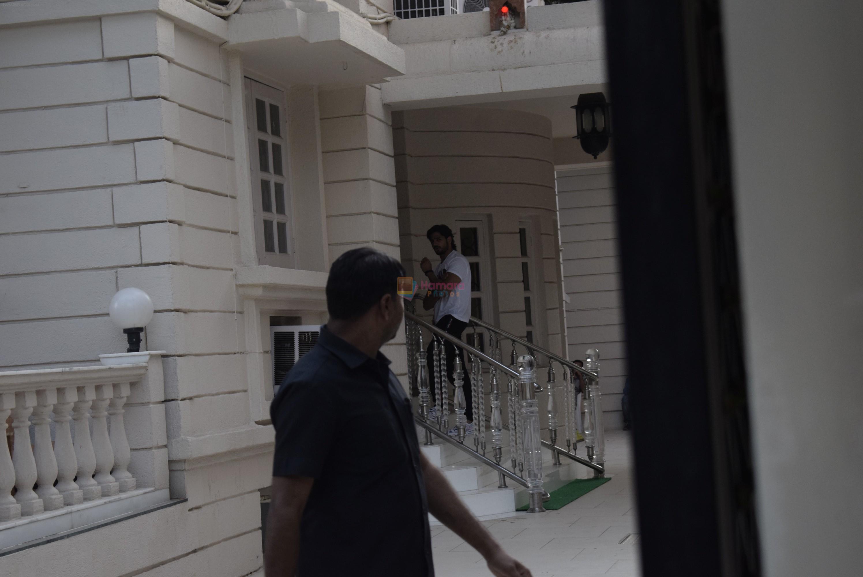 Sidharth Malhotra spotted at Ekta Kapoor's house in juhu on 25th Feb 2019