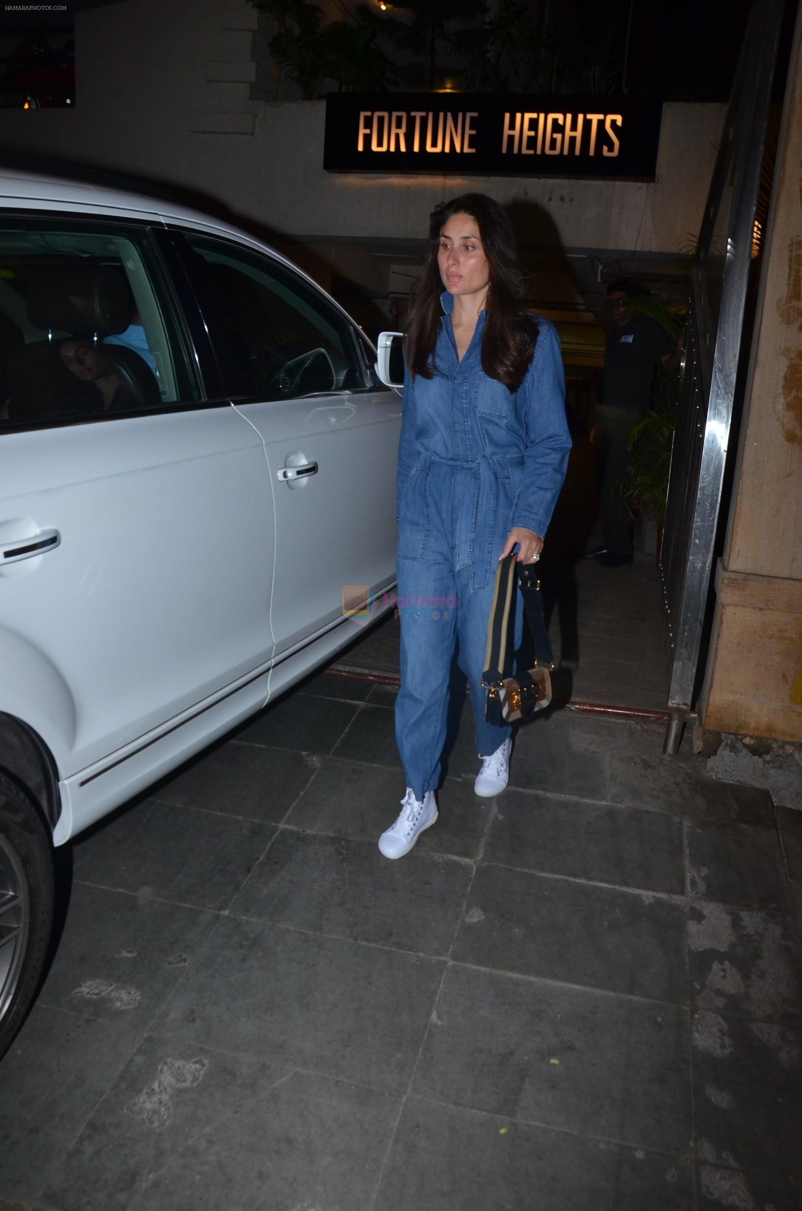 Kareena Kapoor spotted at palli Bhavan Bandra on 27th Feb 2019