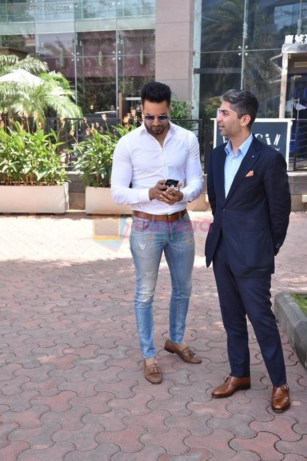 Upen Patel Spotted At Yauatcha Restaurant Along With Olympic Gold Medalist Abhinav Bindra on 10th March 2019