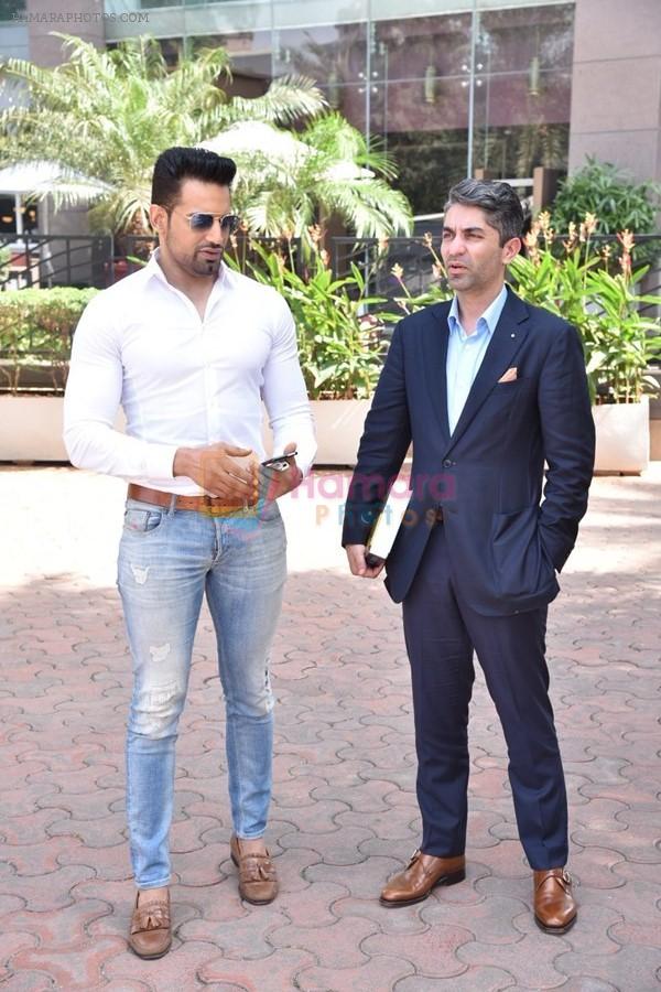 Upen Patel Spotted At Yauatcha Restaurant Along With Olympic Gold Medalist Abhinav Bindra on 10th March 2019