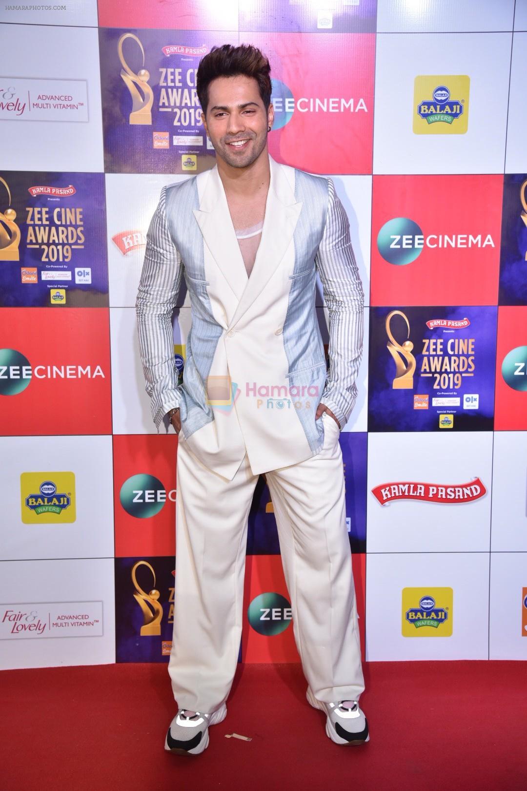 Varun Dhawan at Zee cine awards red carpet on 19th March 2019