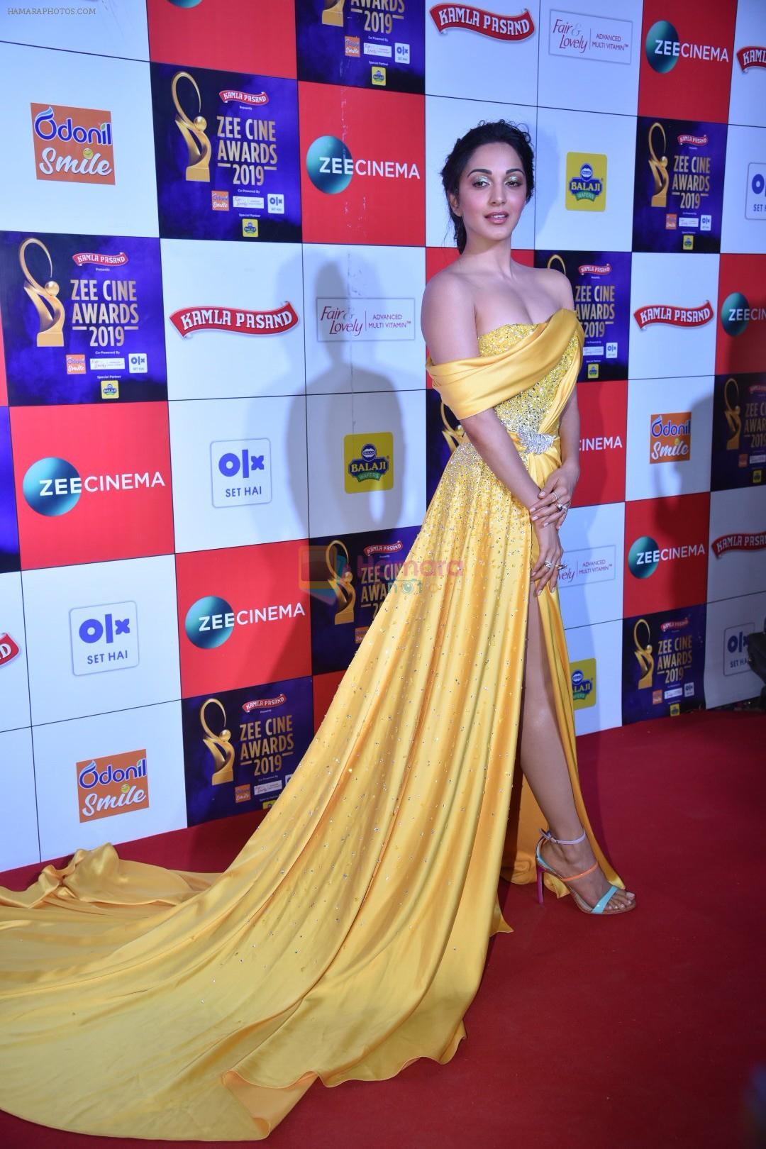 Kiara Advani at Zee cine awards red carpet on 19th March 2019