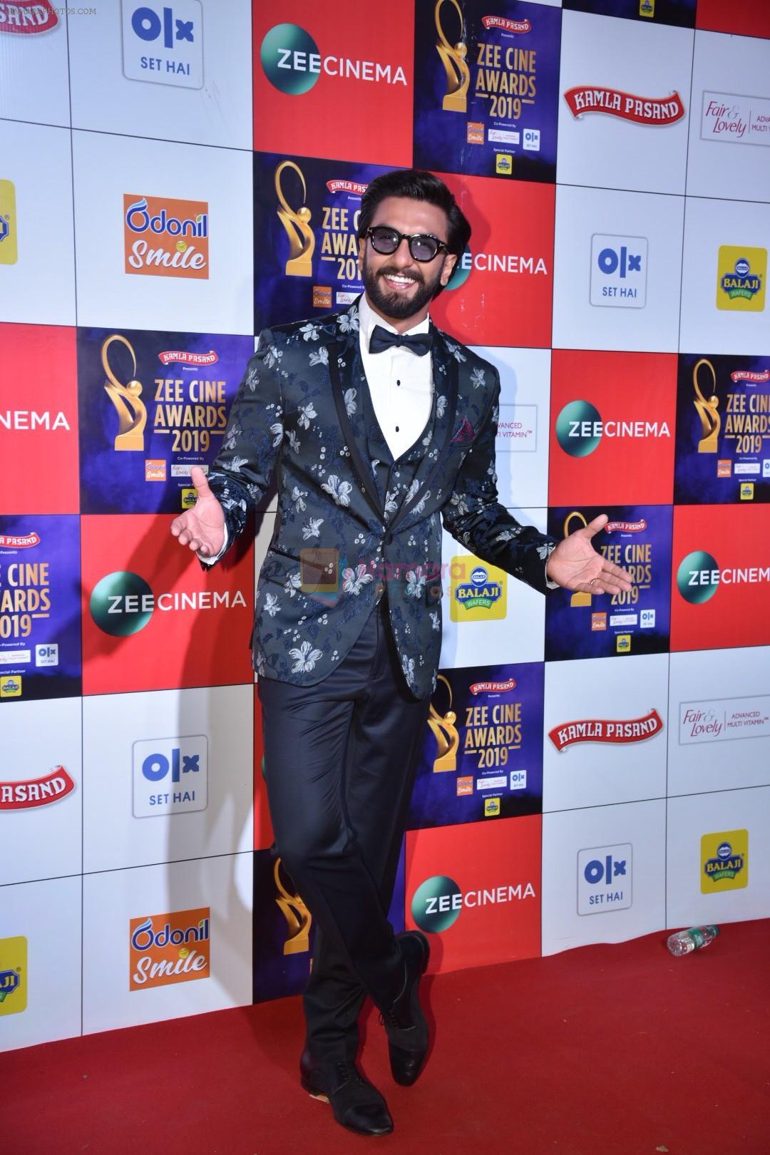 Ranveer Singh at Zee cine awards red carpet on 19th March 2019