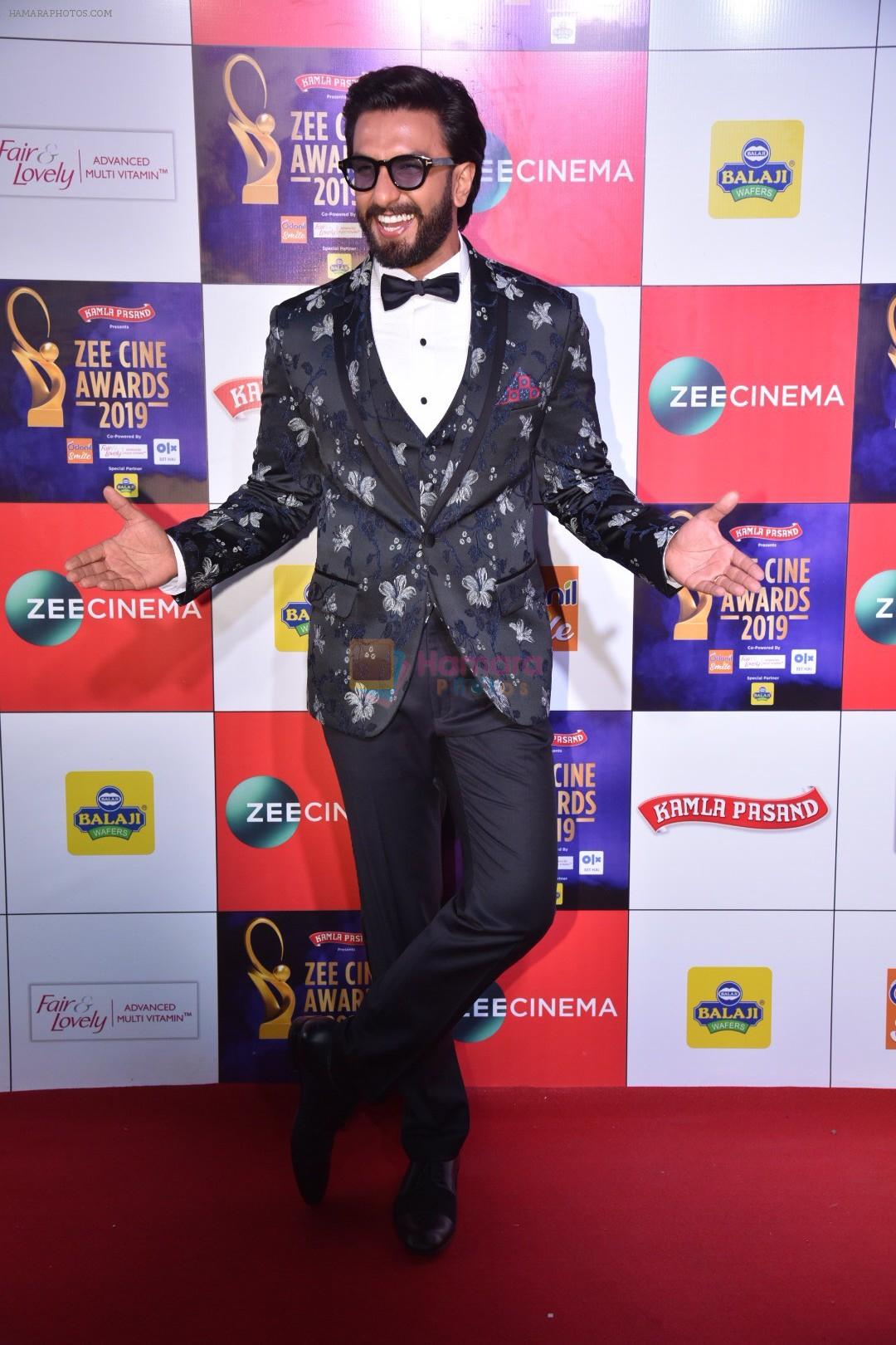 Ranveer Singh at Zee cine awards red carpet on 19th March 2019