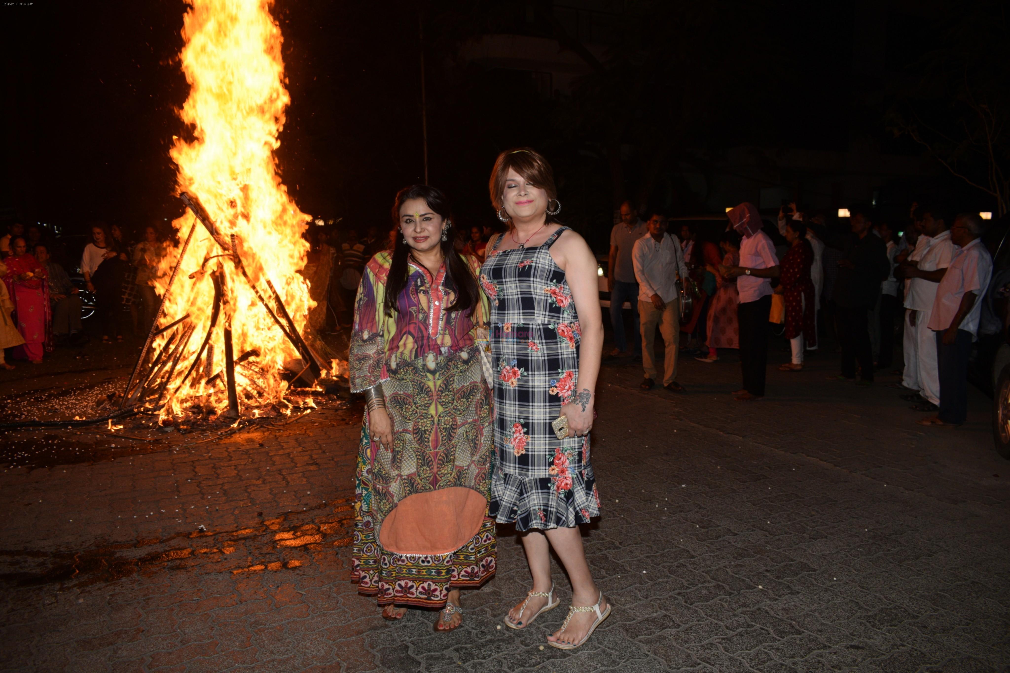 Bobby Darling spotted doing Holi Pujan at juhu on 20th March 2019