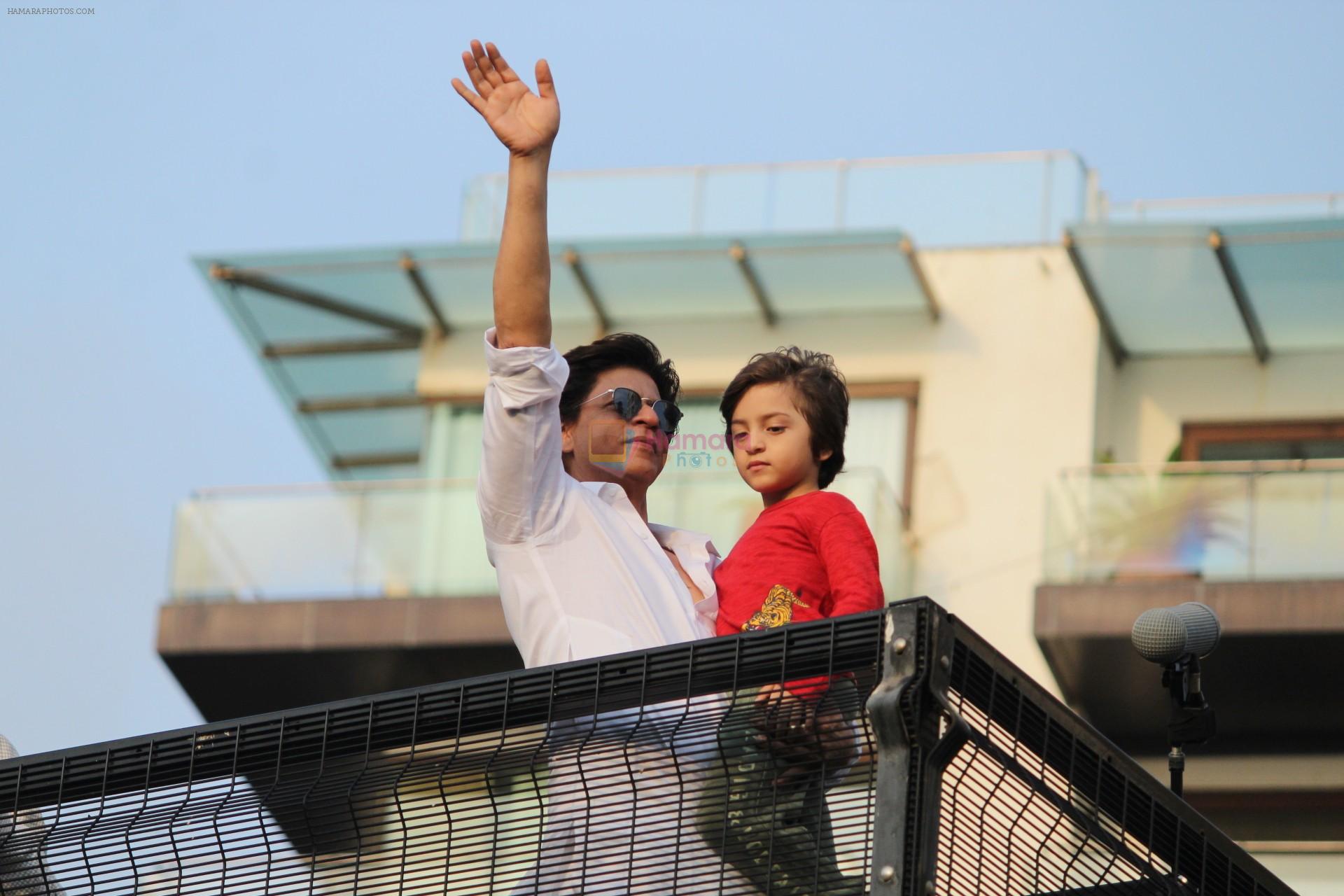 Shahrukh Khan with son Abram waves the fans on Eid at his bandra residence on 5th June 2019