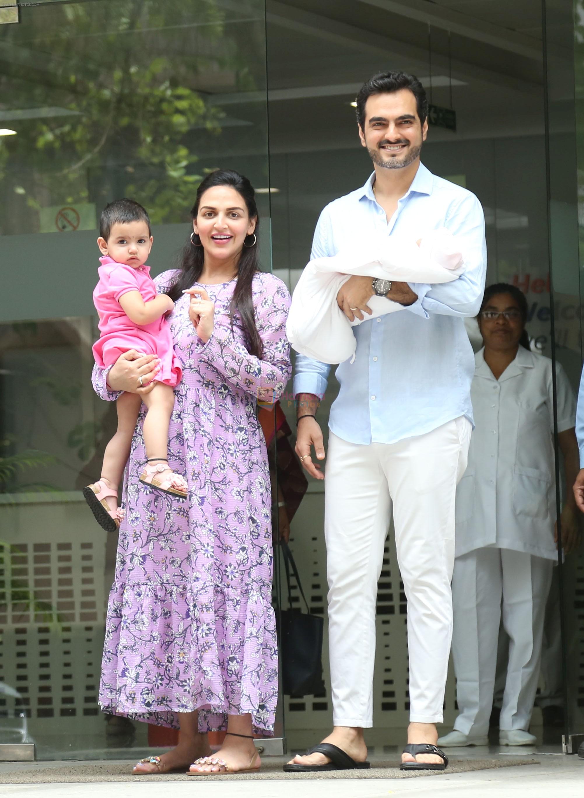 Esha Deol & husband Bharat with newborn baby at Hinduja hospital in khar on 13th June 2019