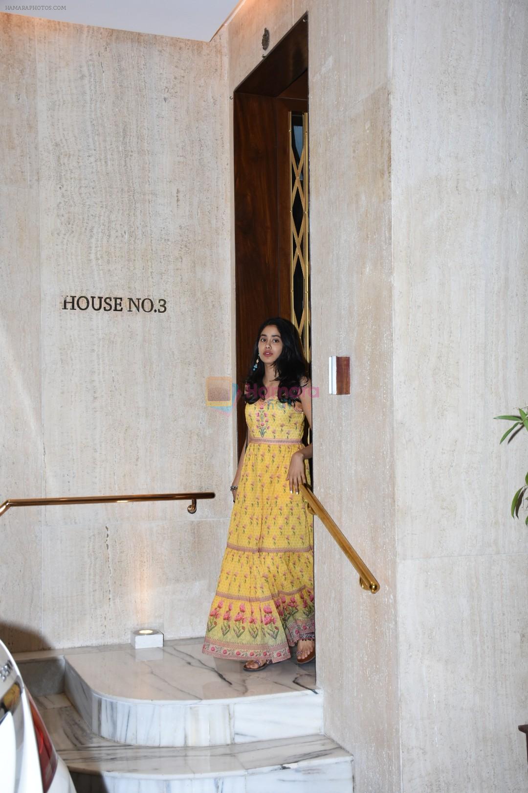 Janhvi Kapoor spotted at Manish Malhotra's house in bandra on 21st June 2019