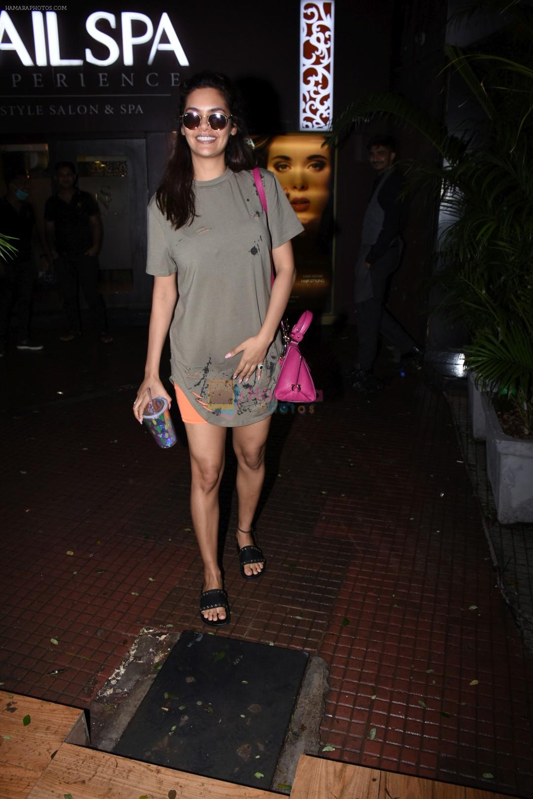 Esha Gupta spotted at Nailspa in bandra on 30th June 2019