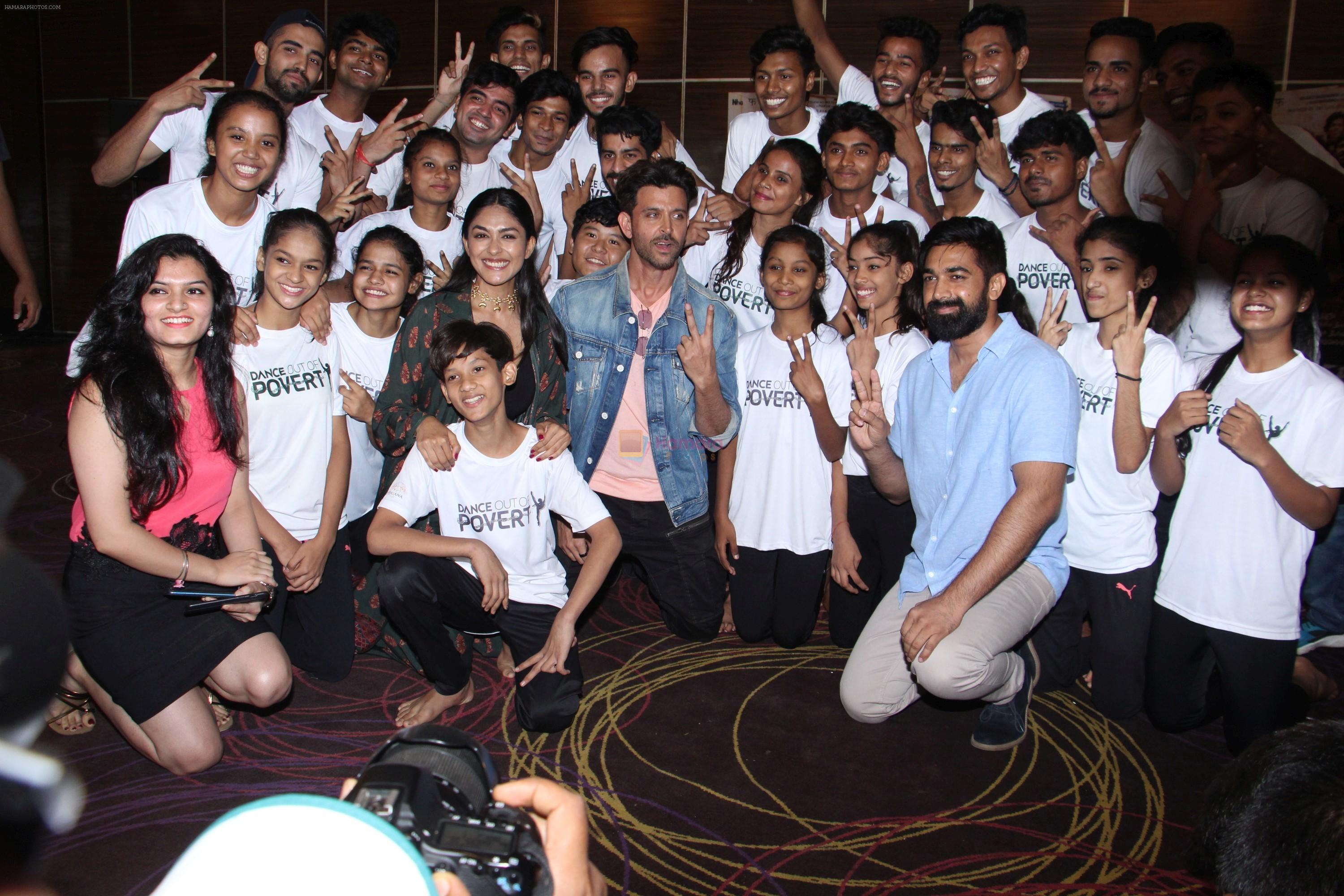 Hrithik Roshan, Mrunal Thakur at the promotion of film super 30 and dances with underprivileged kids from NGO Dance out of poverty on 9th July 2019